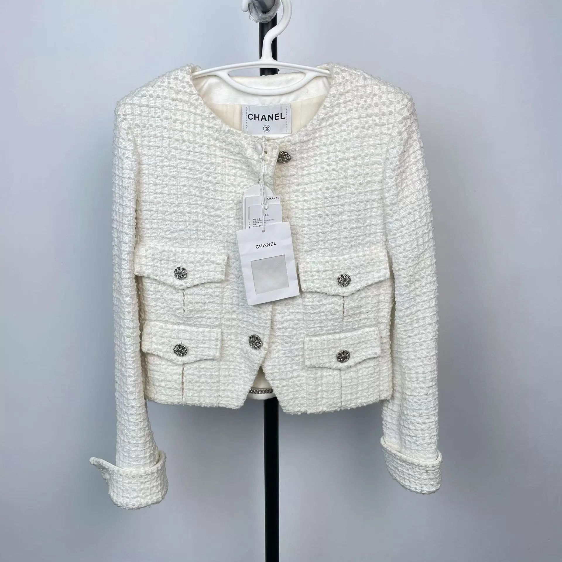 Chanel Chanel white knit jacket 34 Size XS / US 0-2 / IT 36-38 - 1 Thumbnail