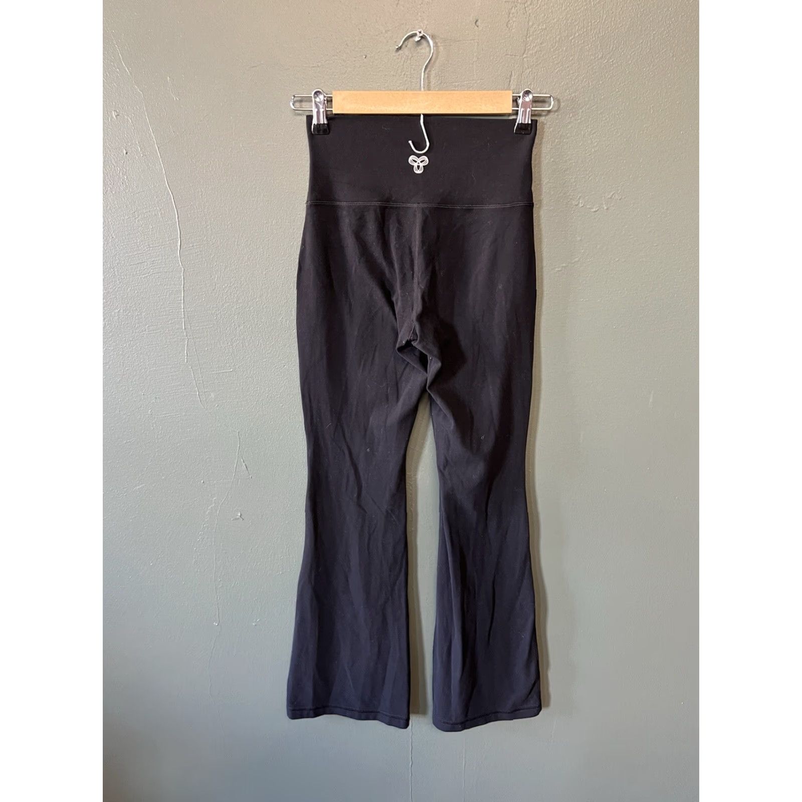 Vintage TnAction Womens Black Leggings Flared Size S Yoga Activewear 27 inch Inseam Ladies Flared Ankle Regular Capris? Size 28" / US 6 / IT 42 - 2 Thumbnail