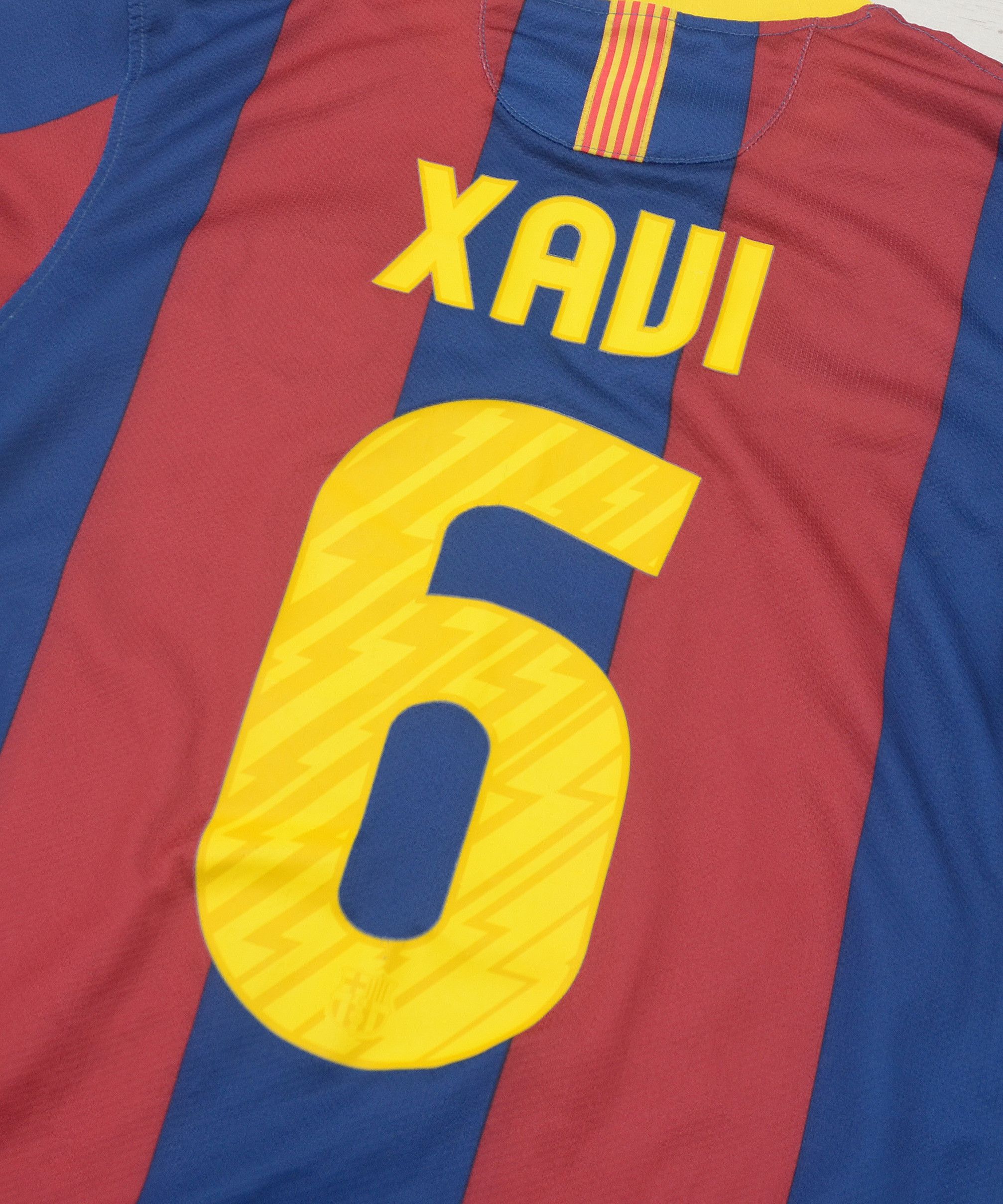 Vintage 2010-2011 FC Barcelona Nike Home Shirt #6 Xavi Y2K Size US M / EU 48-50 / 2 - 2 Thumbnail