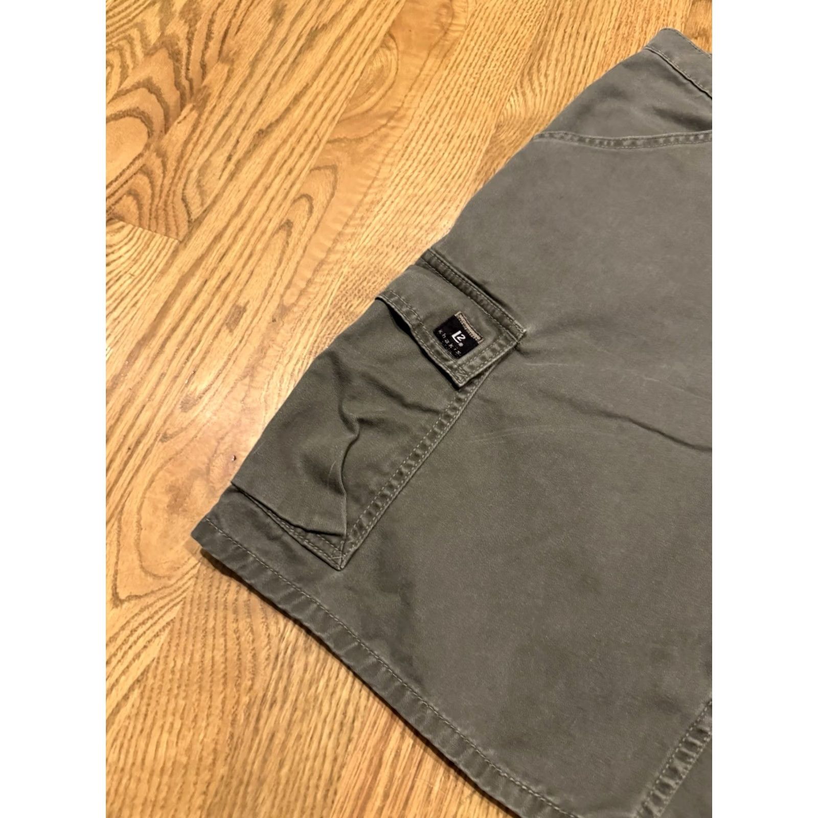 Levi's VINTAGE Levi’s Silvertab Khakis Shorts Cargo Mens 30 Green 90s Y2K Skater Vtg Size US 30 / EU 46 - 2 Thumbnail