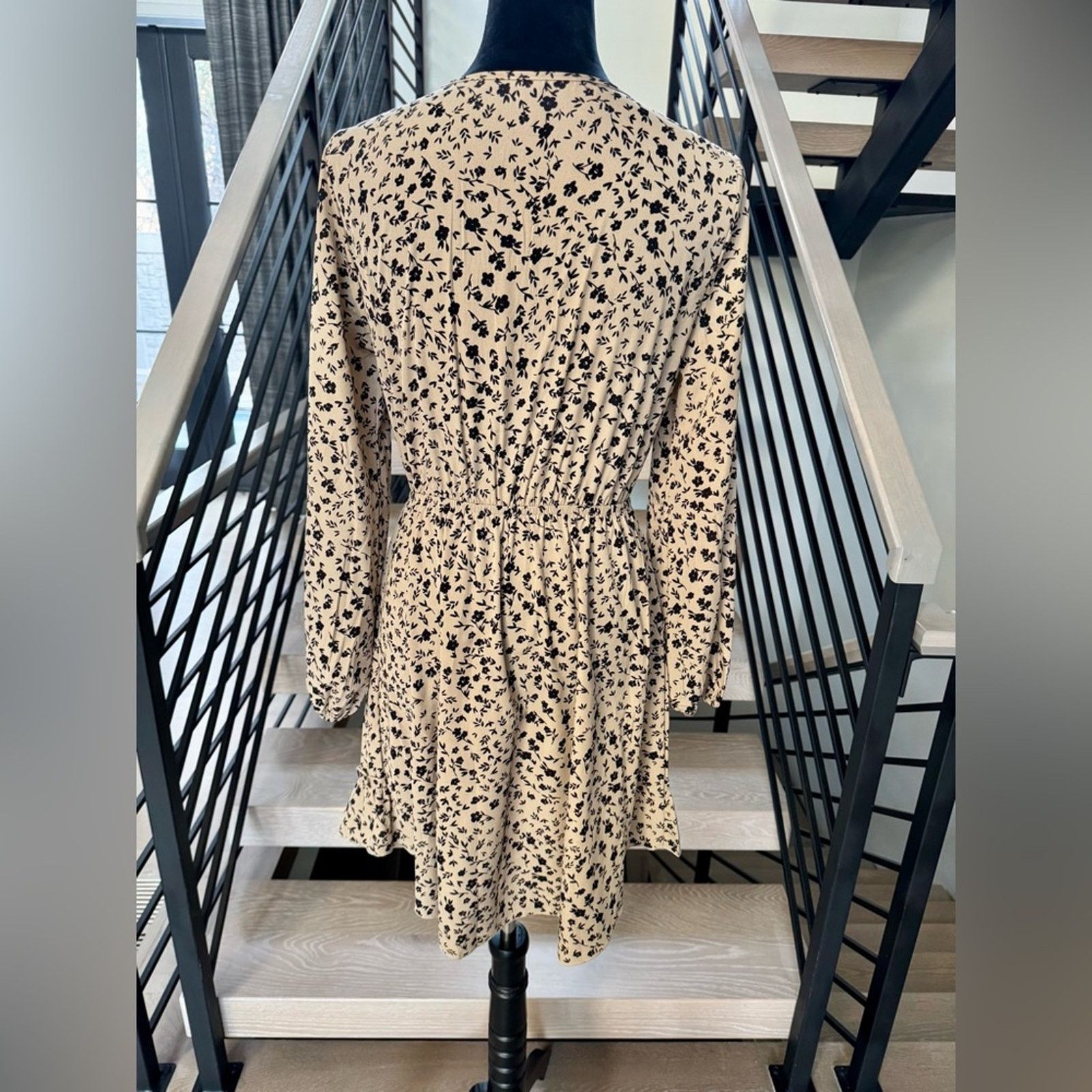 Other New Floral Beige Long Sleeve Dress size S Size S / US 4 / IT 40 - 8 Thumbnail
