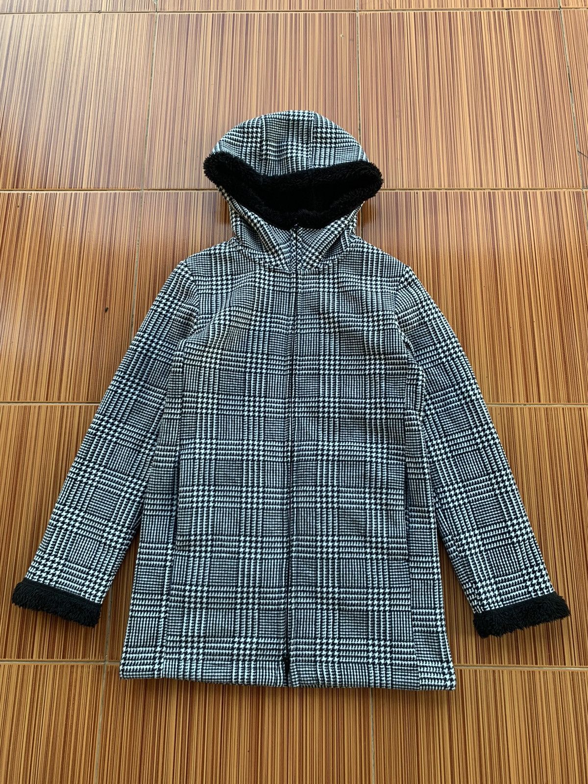 Image of Uniqlo Brand Tartan Plaid Long Coat in Grey, Men's (Size Small)