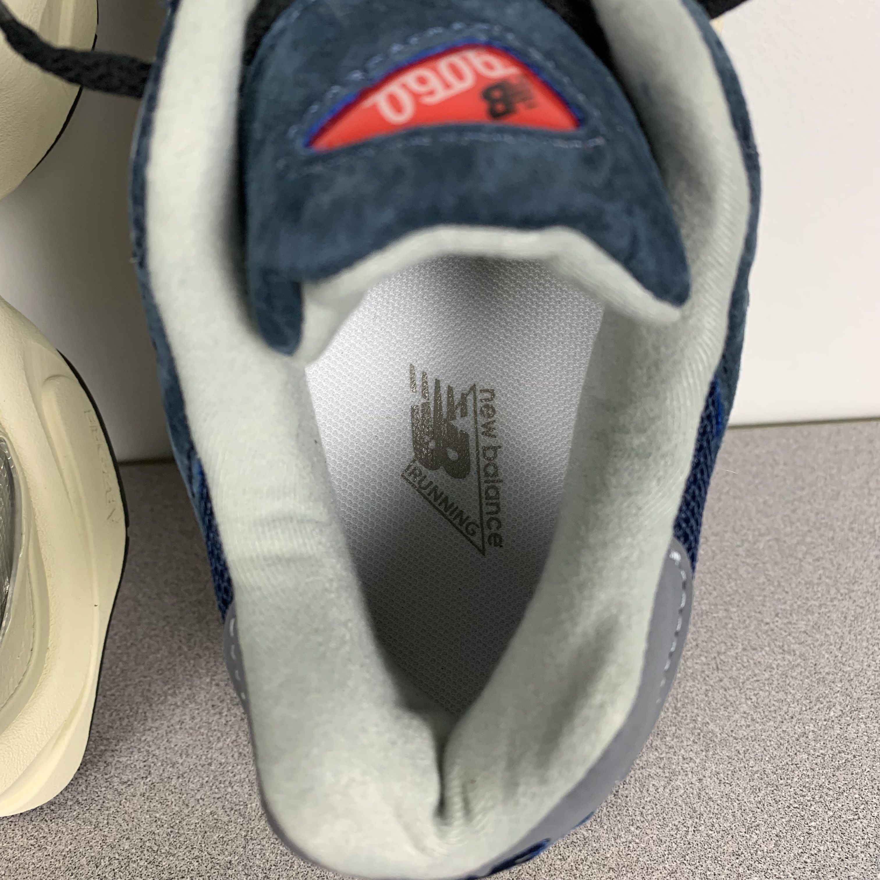 New Balance 9060 Navy White Size US 8.5 / EU 41-42 - 14 Thumbnail