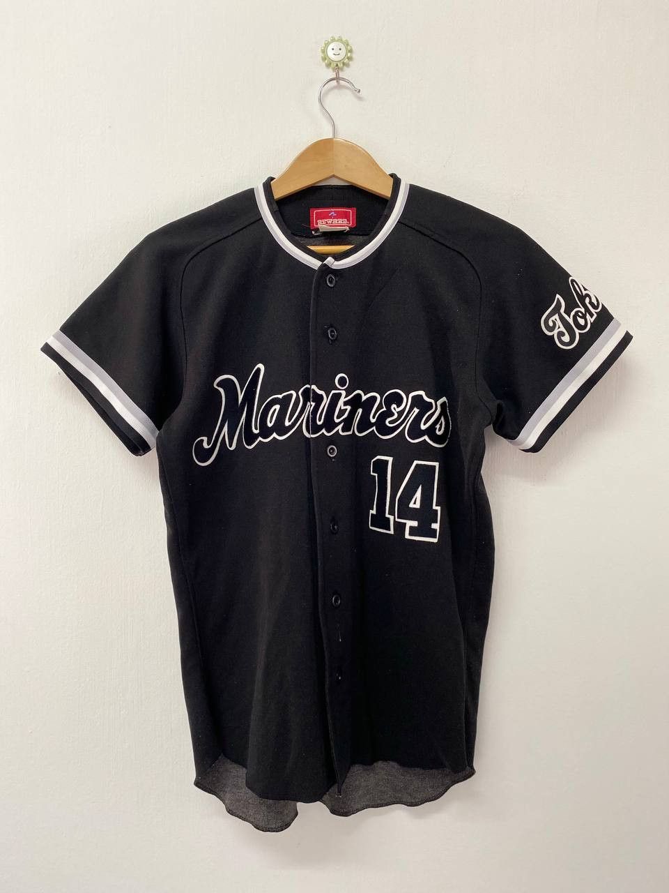 image of Avant Garde x Vintage Reward Mariners Baseball Jersey Nice Design in Black, Men's (Size Medium)