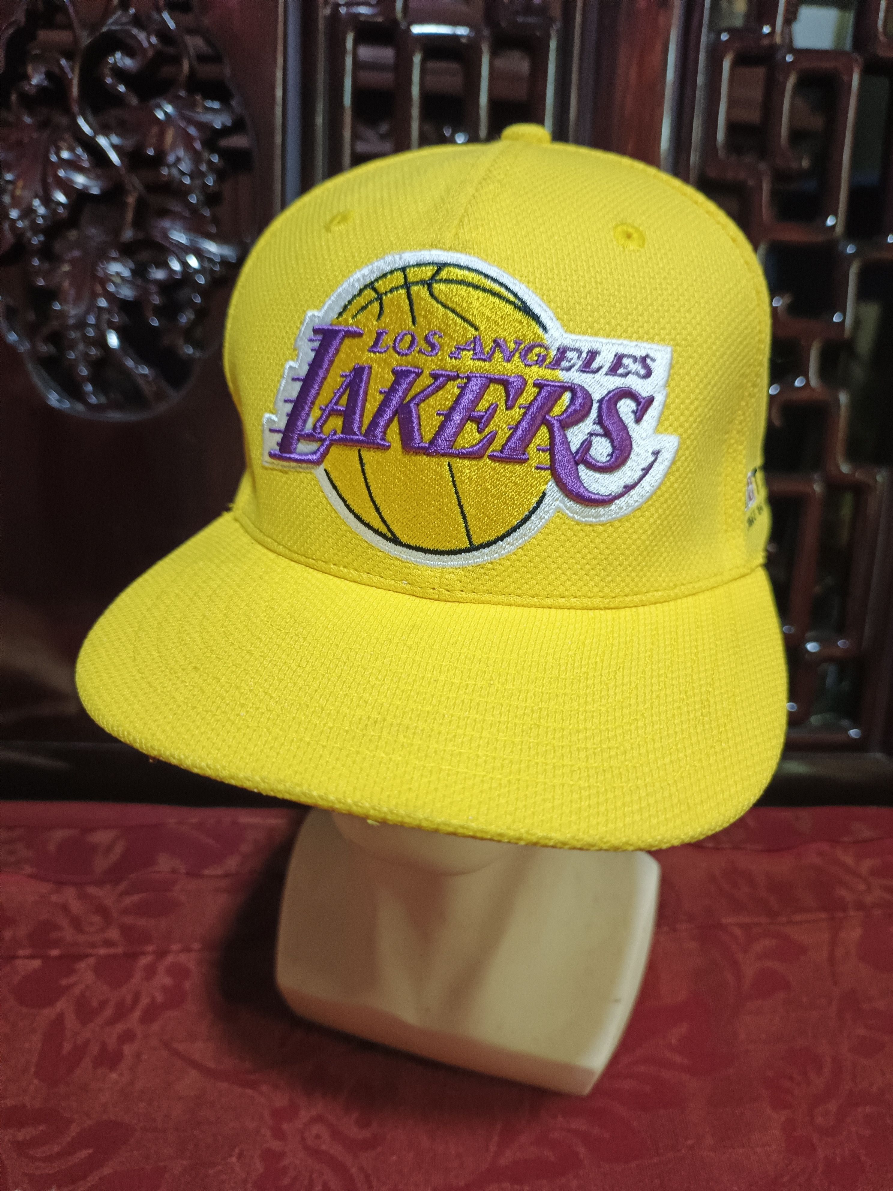 NBA VINTAGE LOS ANGELES LAKERS TRUCKER SNAPBACK HAT Size 38 - 1 Thumbnail