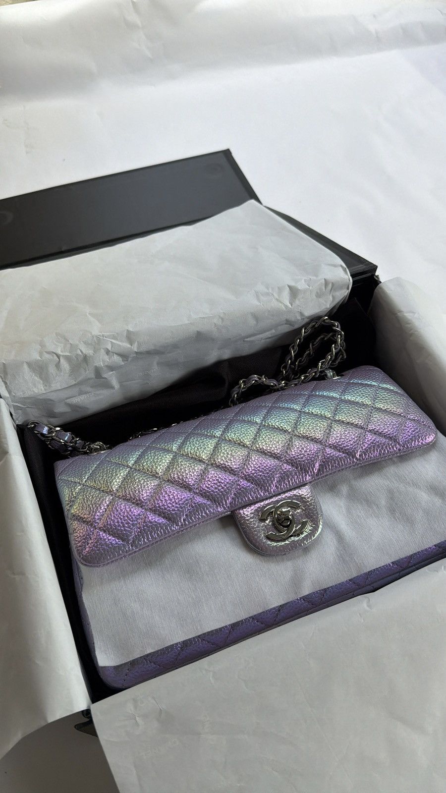Sac à main Chanel Classic Flap Iridescent Caviar
