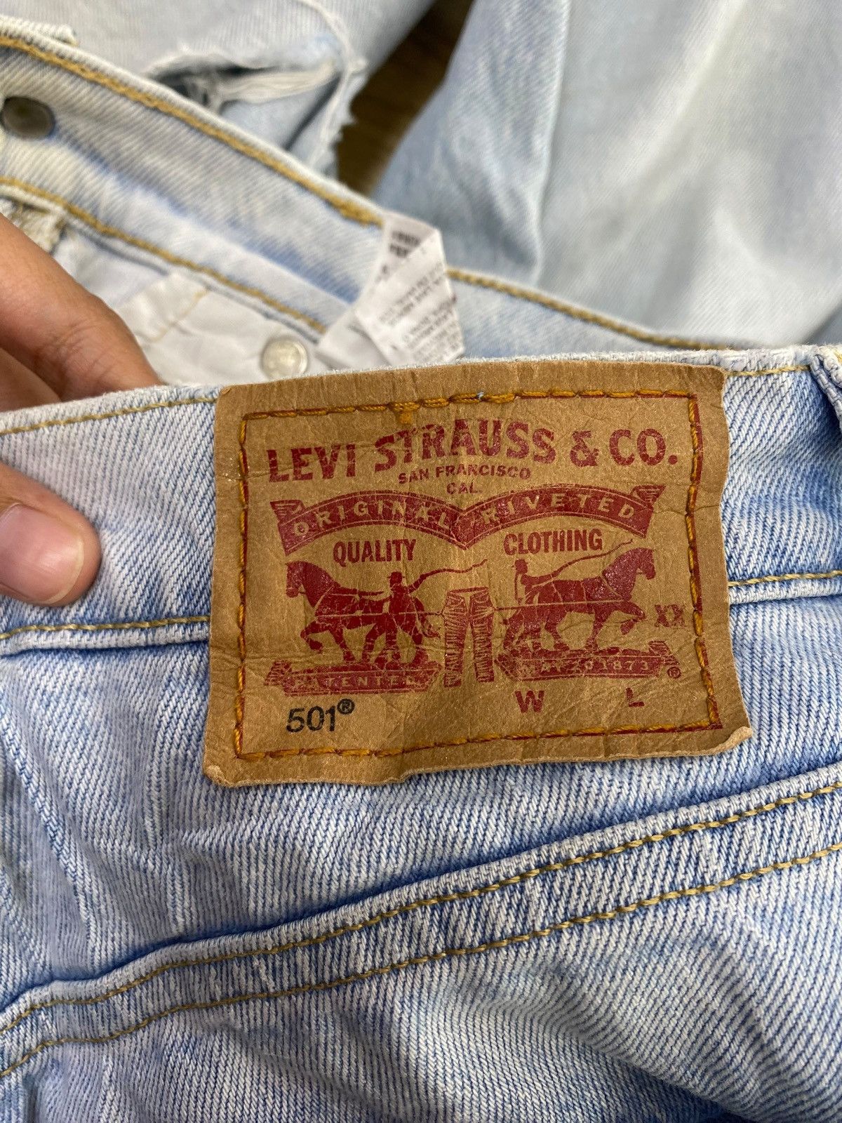 Levi's Vintage Levi’s Blue Light Wash Style Ripped Jeans Size US 26 / EU 42 - 11 Thumbnail