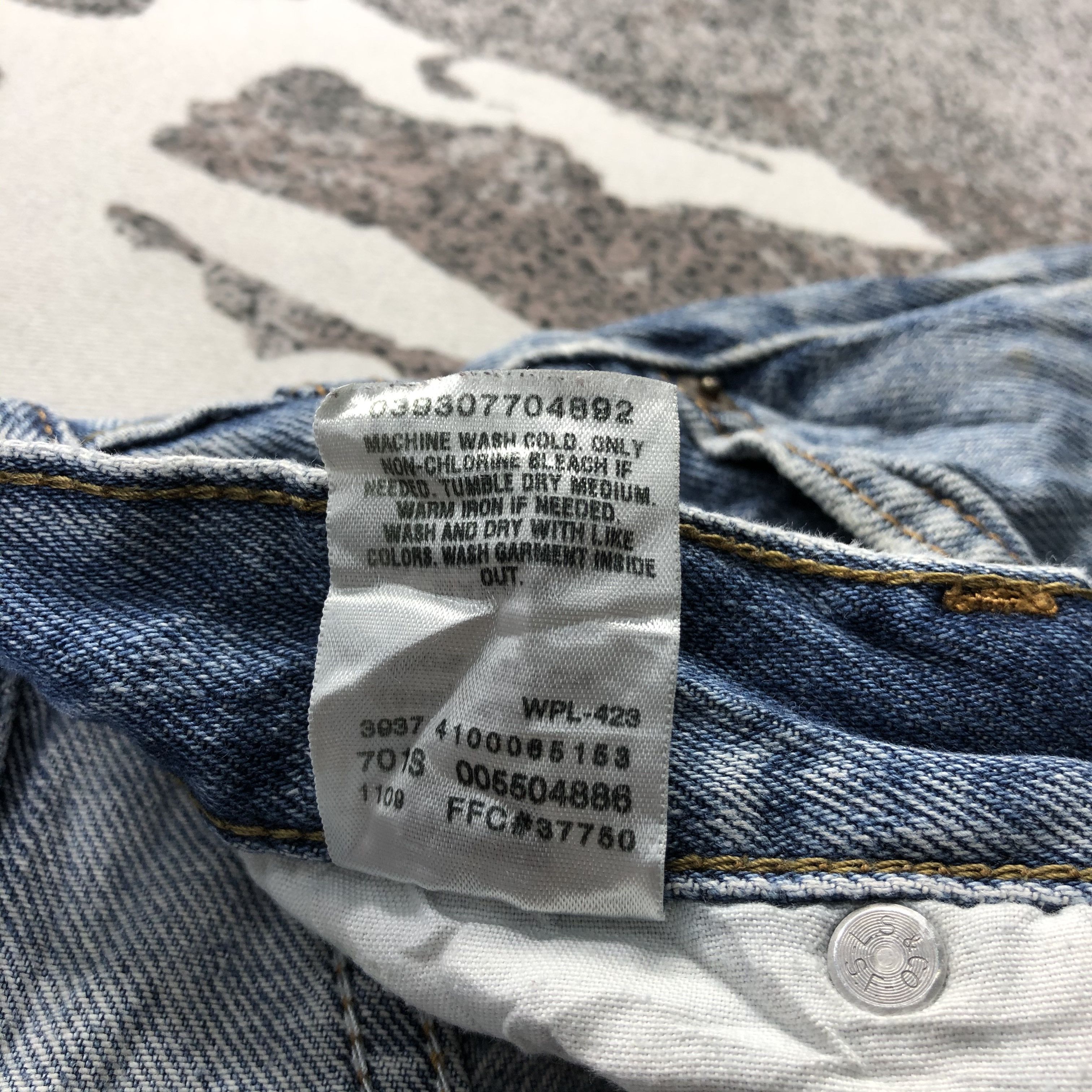 Levi's Vintage Levis 550 Jeans Relaxed Fit Denim KJ1128 Size US 36 / EU 52 - 16 Thumbnail
