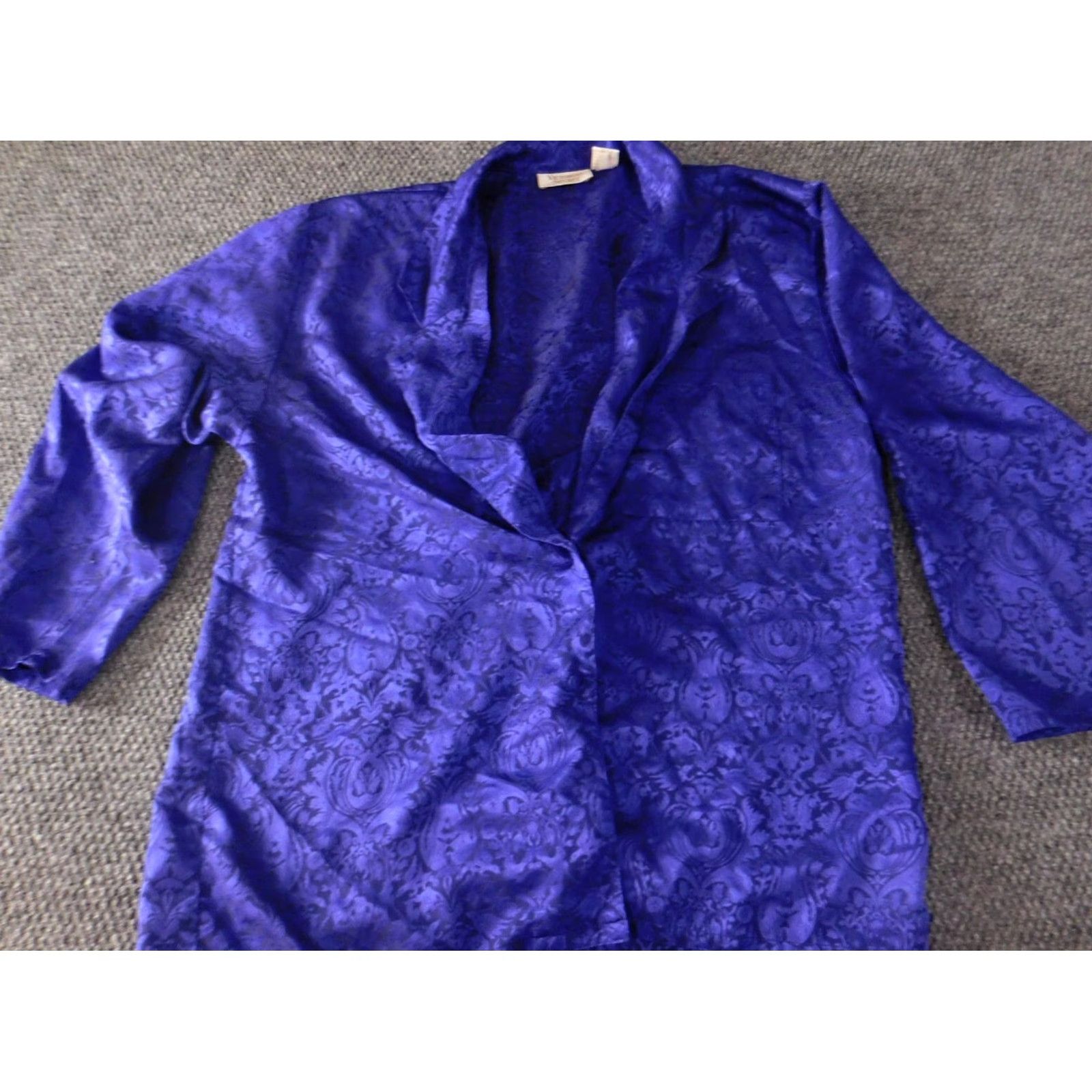Victoria's Secret Victoria's Secret Pajama Top Womens M Velvet Floral Purple Long Sleeve Camisole Style Cartoon Size M / US 6-8 / IT 42-44 - 2 Thumbnail