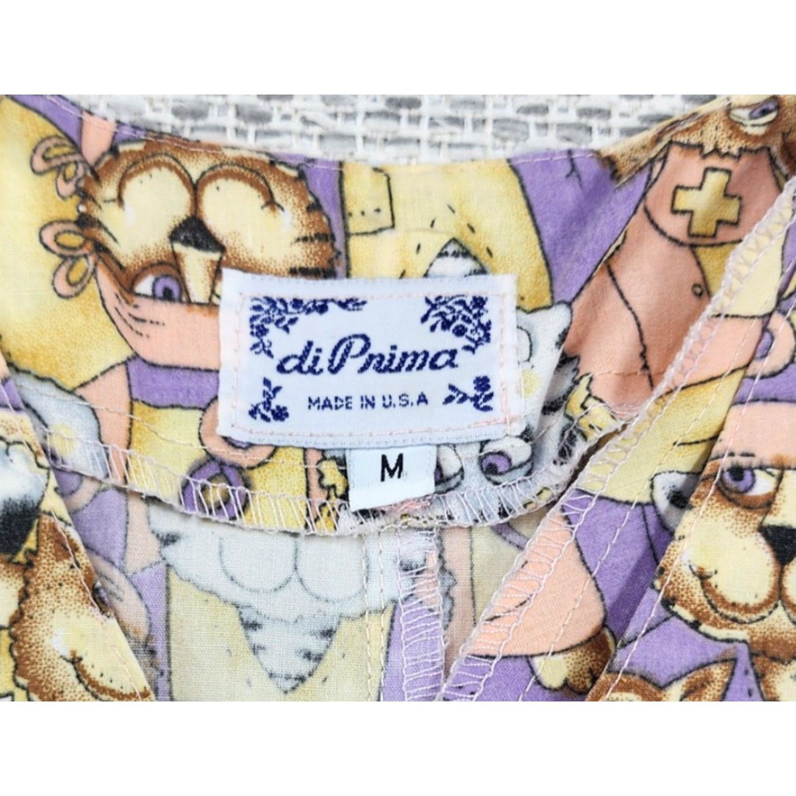 Vintage VINTAGE di Prima Scrub Top Shirt Womens Medium Peach Purple Cats Made USA V-Neck Pockets Size M / US 6-8 / IT 42-44 - 4 Thumbnail