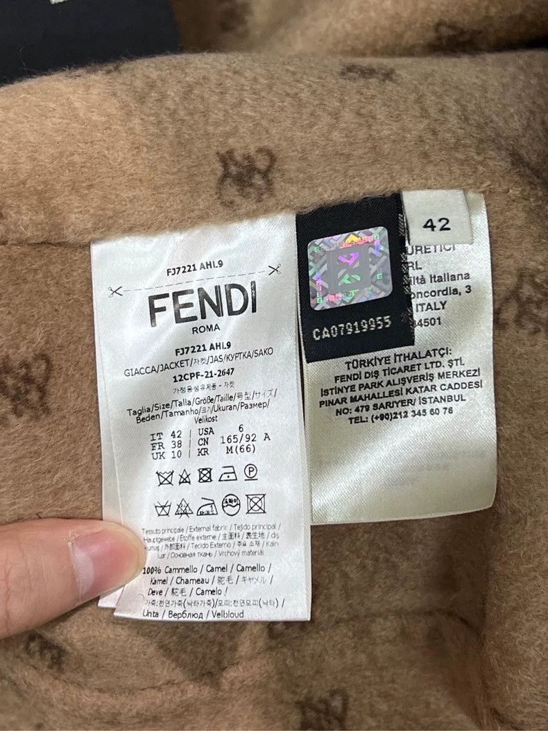 Fendi Fendi Beige DoubleBreasted Coat Size US M / EU 48-50 / 2 - 6 Thumbnail