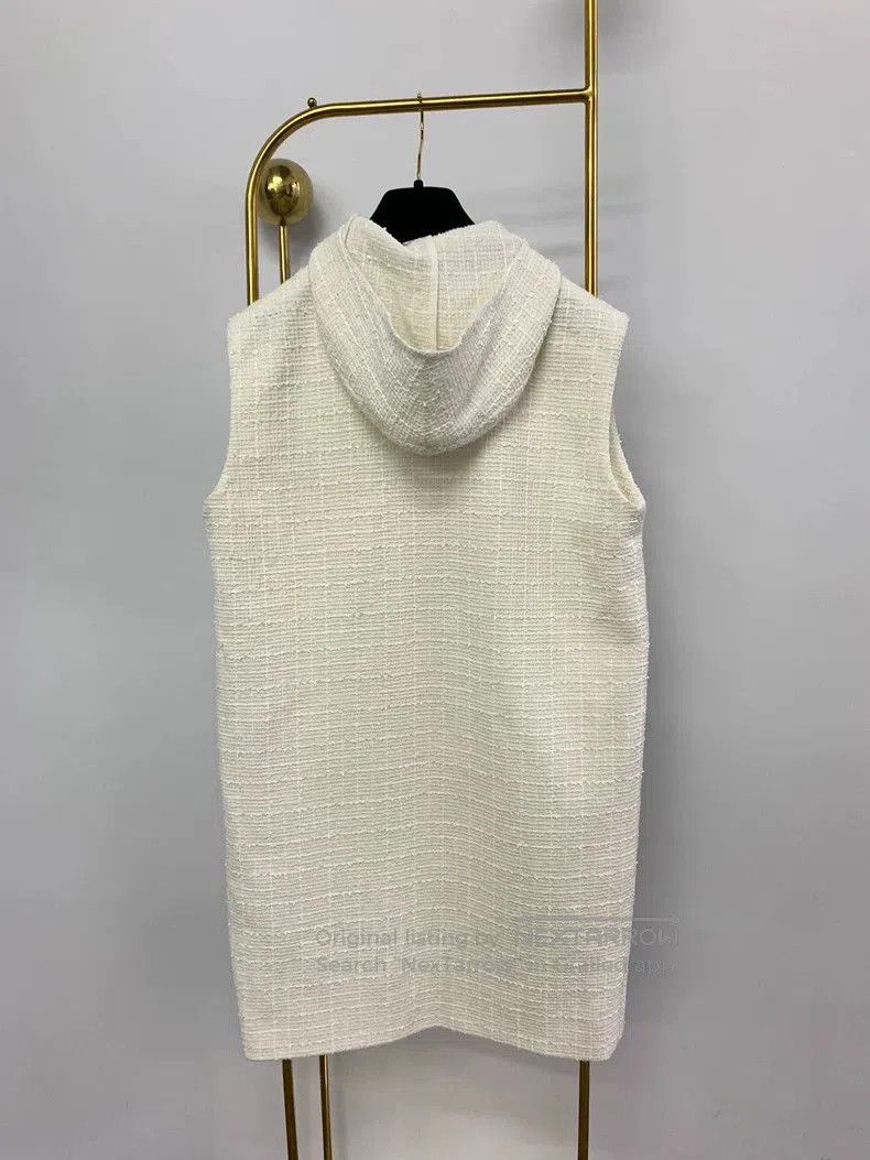 Chanel Chanel 25C White Tweed Beaded Hooded Dress . Size M / US 6-8 / IT 42-44 - 3 Thumbnail