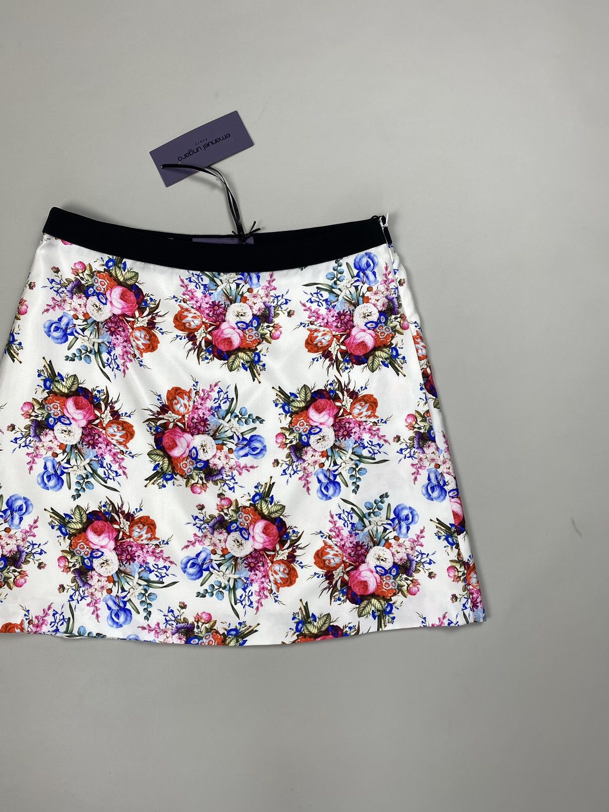 Emanuel Ungaro BNWT! Emanuel Ungaro ladies silk floral patterns skirt Size 28" / US 6 / IT 42 - 3 Thumbnail