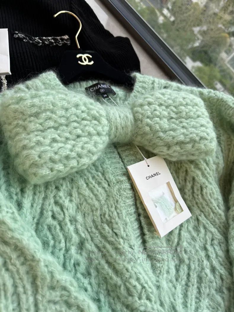 Chanel Chanel 25k super cute mint green cartoon big sweater Size XS / US 0-2 / IT 36-38 - 3 Thumbnail