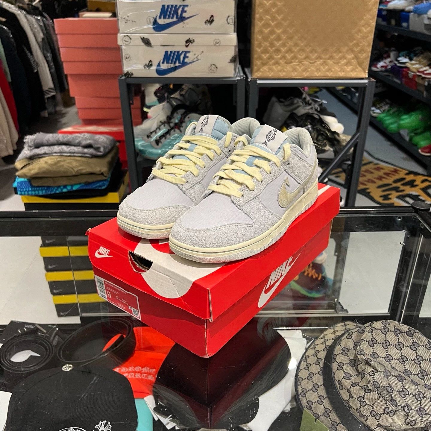 Nike Nike Lowtop Sneakers 9.5 Men Size US 9.5 / EU 42-43 - 1 Thumbnail