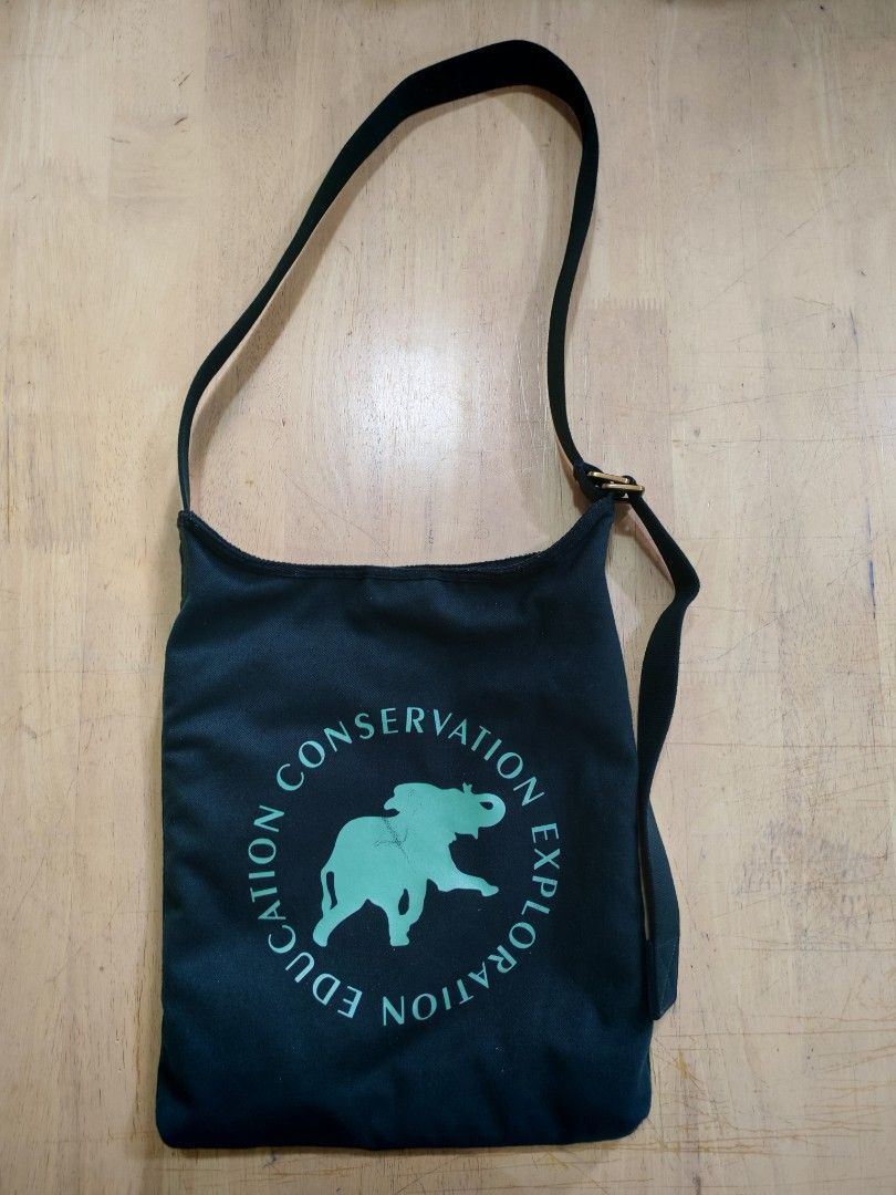 Other Hunting World Dark Green Shoulder Bag w/ Auth Card Size ONE SIZE - 1 Thumbnail