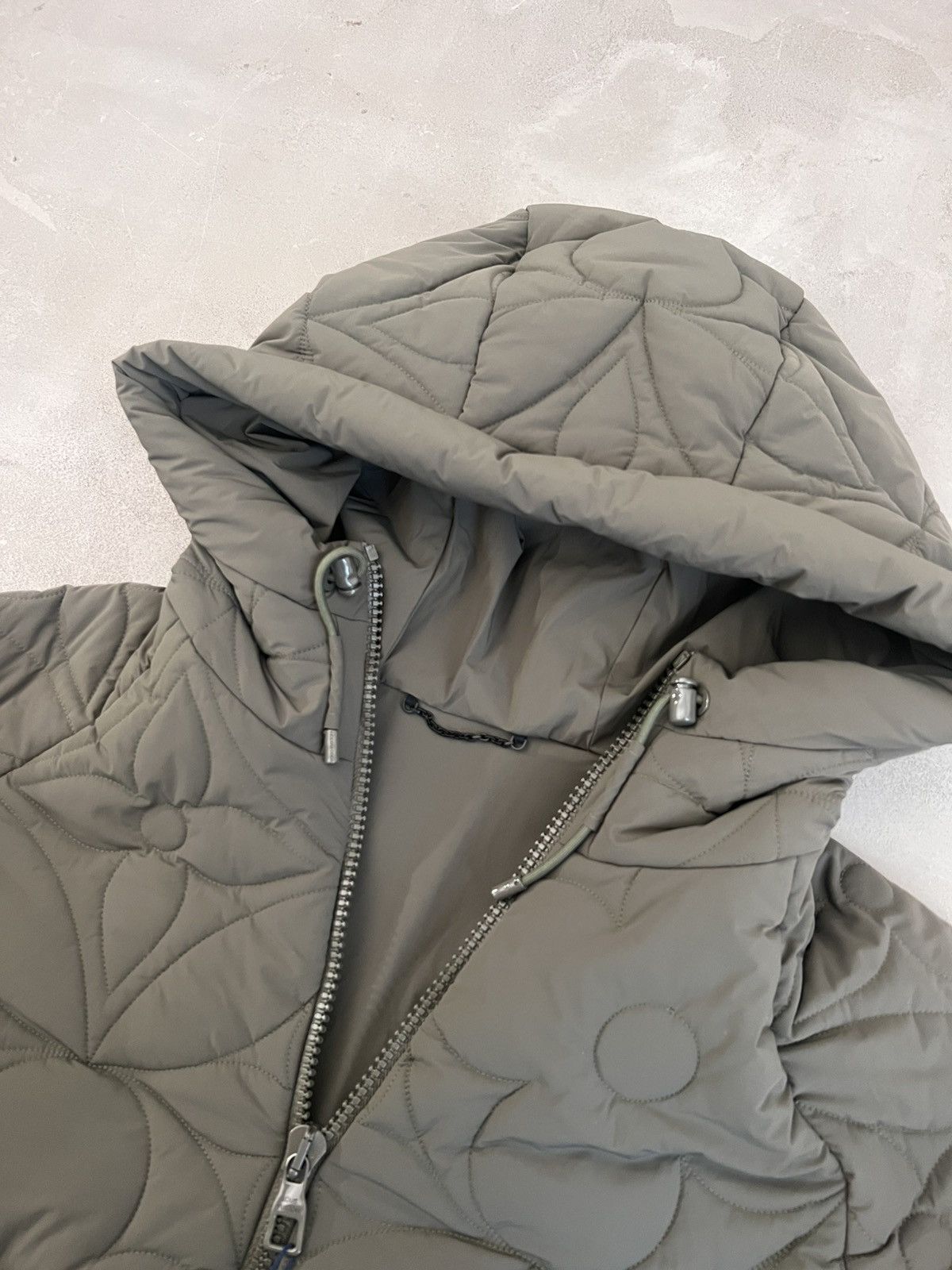 Louis Vuitton Louis Vuitton Quilted Hoodie Puffer Jacket Size US L / EU 52-54 / 3 - 8 Thumbnail