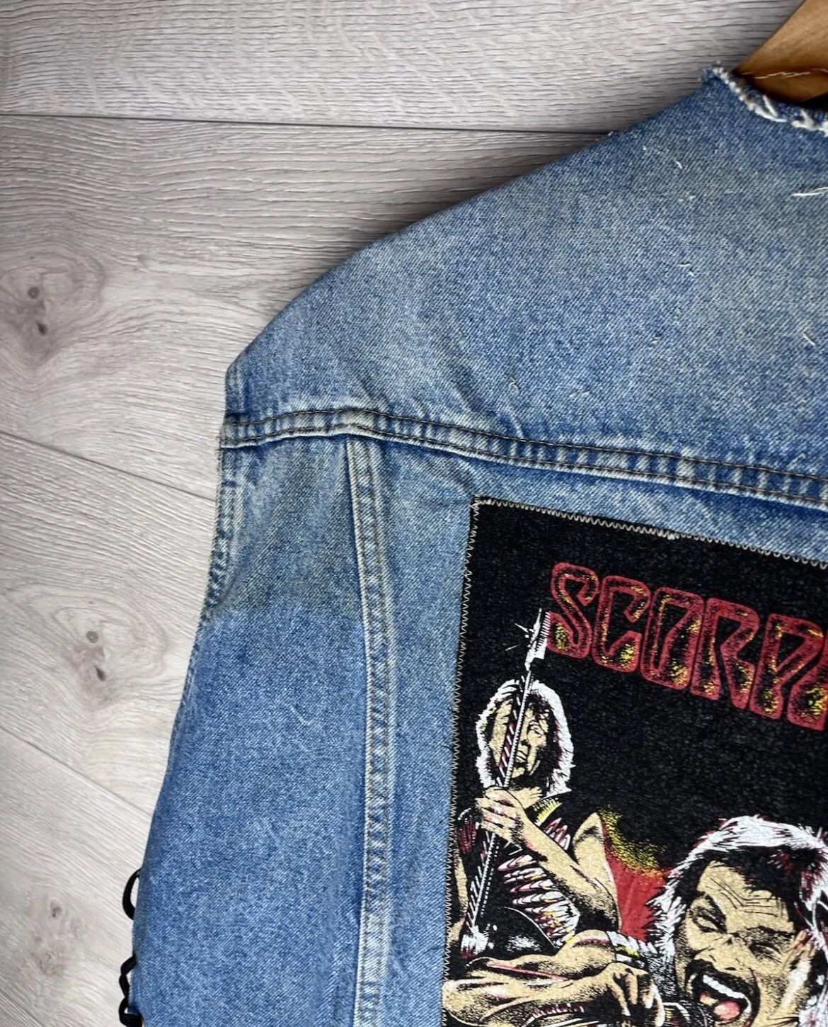 Hard Rock Cafe Men's Denim Vest rock style size L music Scorpions USA 🇺🇸 Size US L / EU 52-54 / 3 - 11 Thumbnail