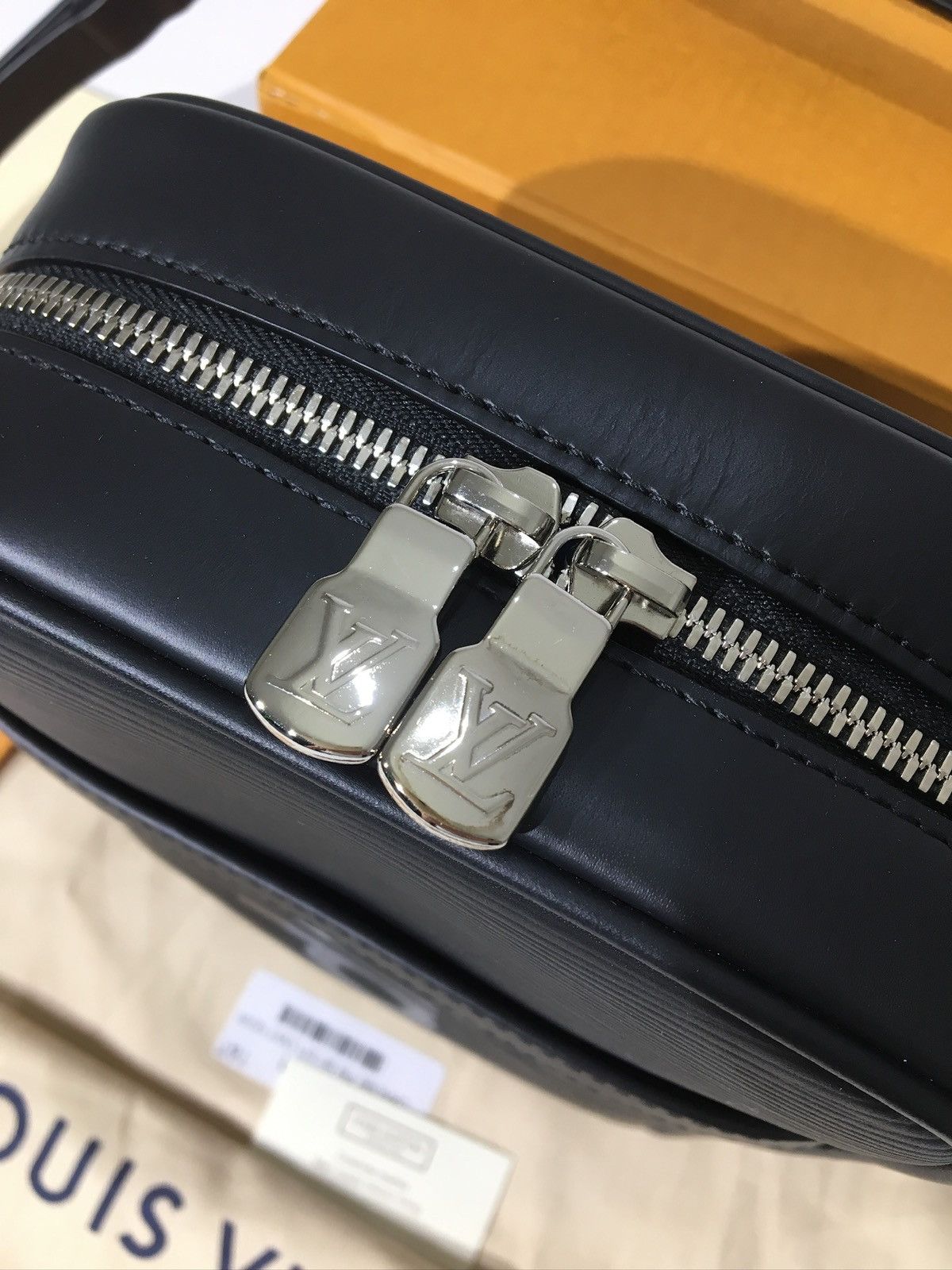 Louis Vuitton × Supreme Louis Vuitton X Supreme Danube PM EPI Leather Cross Body Bag Size ONE SIZE - 10 Thumbnail