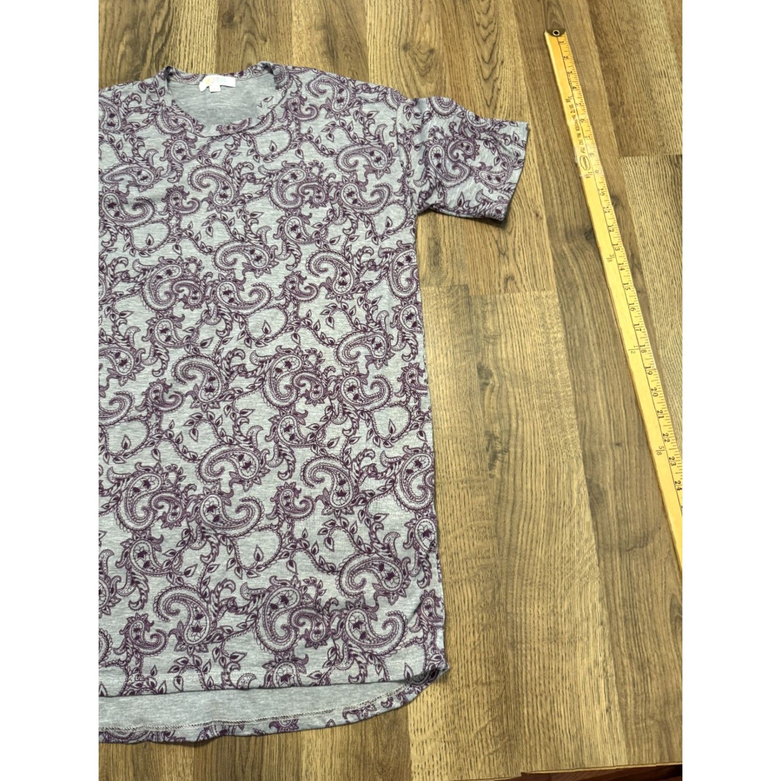 Vintage VINTAGE? No — (omit) LulaRoe Shirt Women's XS Grey Purple Paisley Print Round Neck Short Sleeve Shirt Size XS / US 0-2 / IT 36-38 - 3 Thumbnail