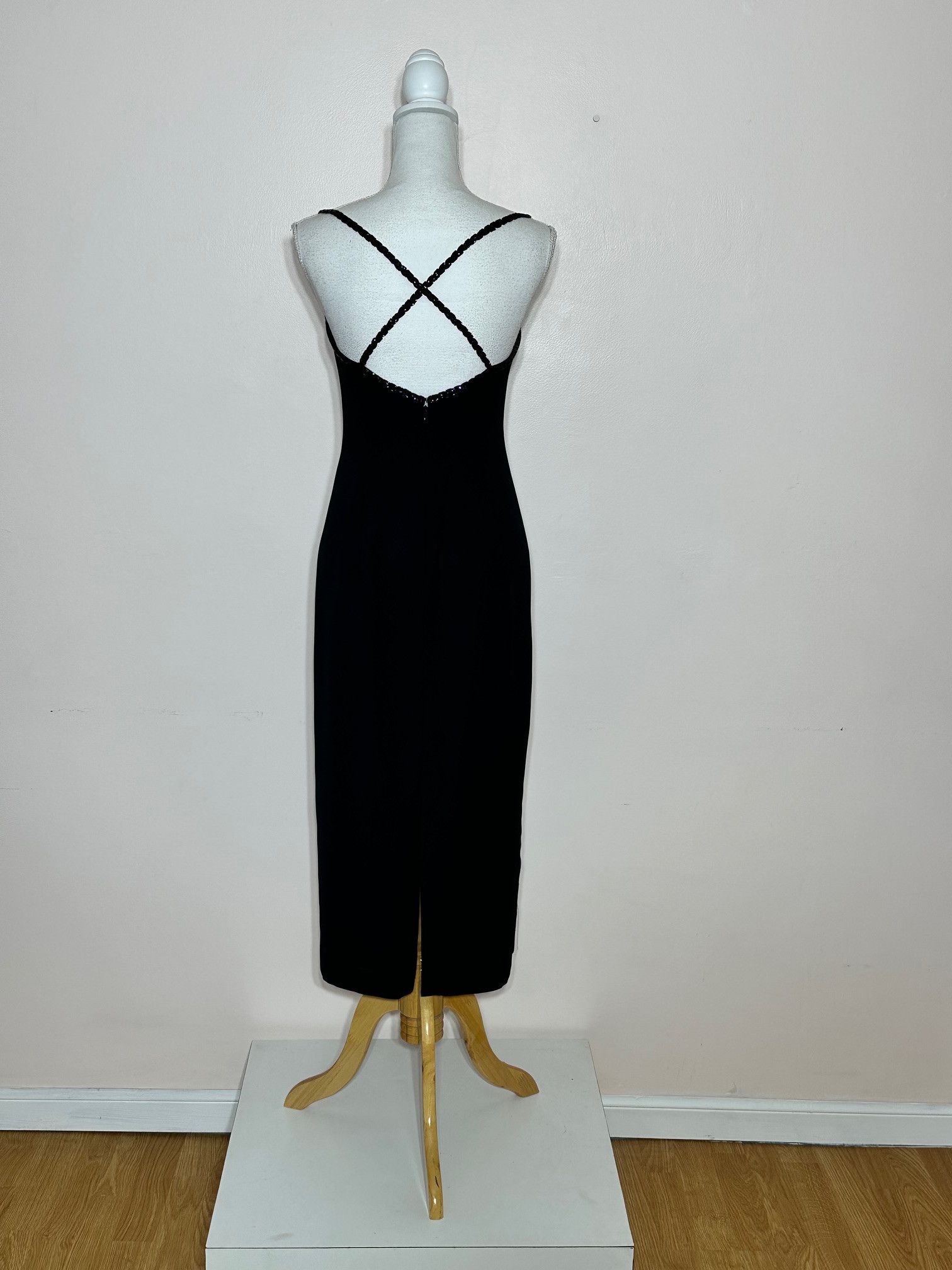 Ann Taylor Ann Taylor Black Crepe Sheath Beaded Neck and Straps Size 6P Size M / US 6-8 / IT 42-44 - 4 Thumbnail