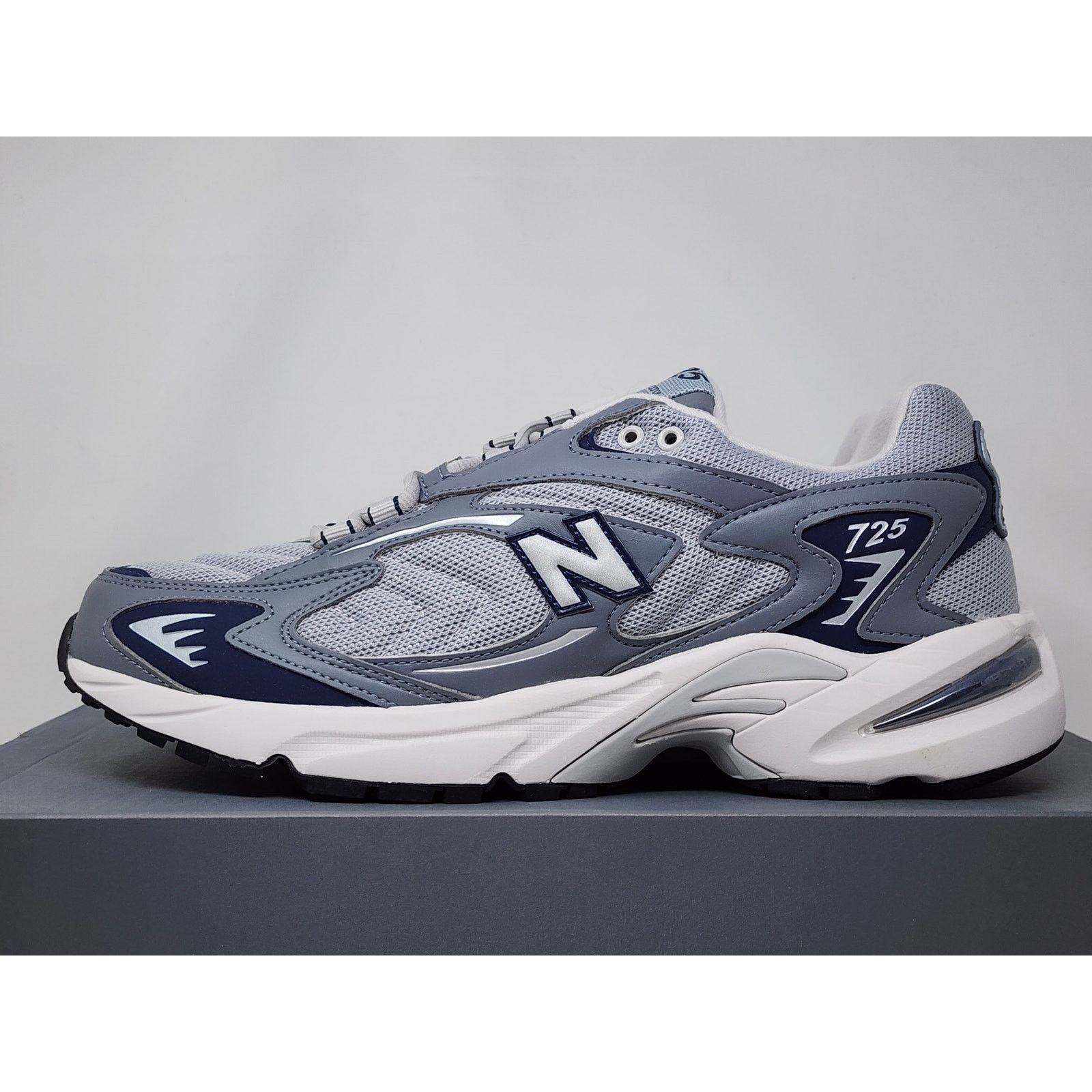 DS New Balance 725 TITANIUM NAVY ML725AJ