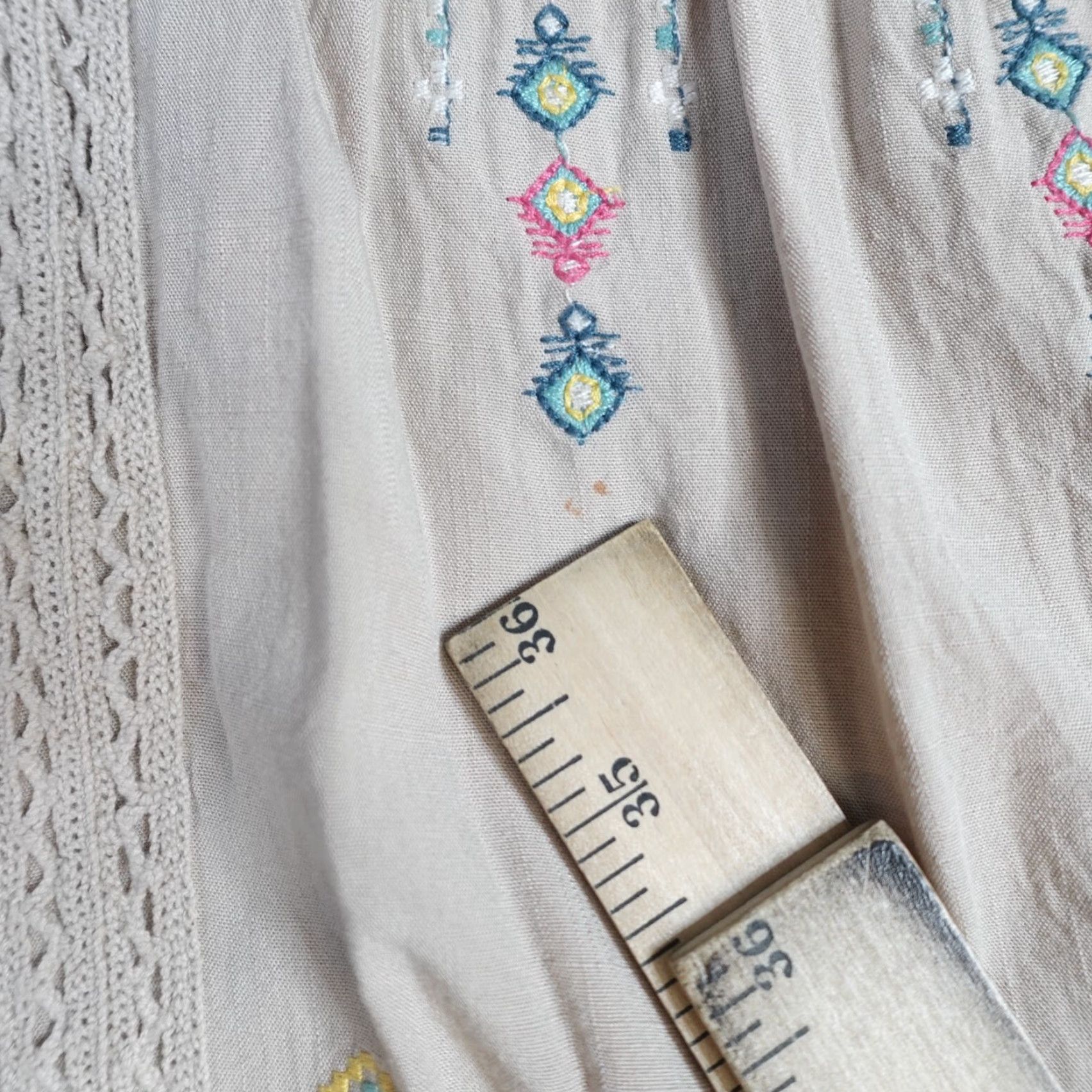 Pinko Savanna Jane Blouse Shirt Pink Small Floral Embroidered Rayon V-Neck Short Sleeve Womens Minor Details: Pullover Size S / US 4 / IT 40 - 3 Thumbnail