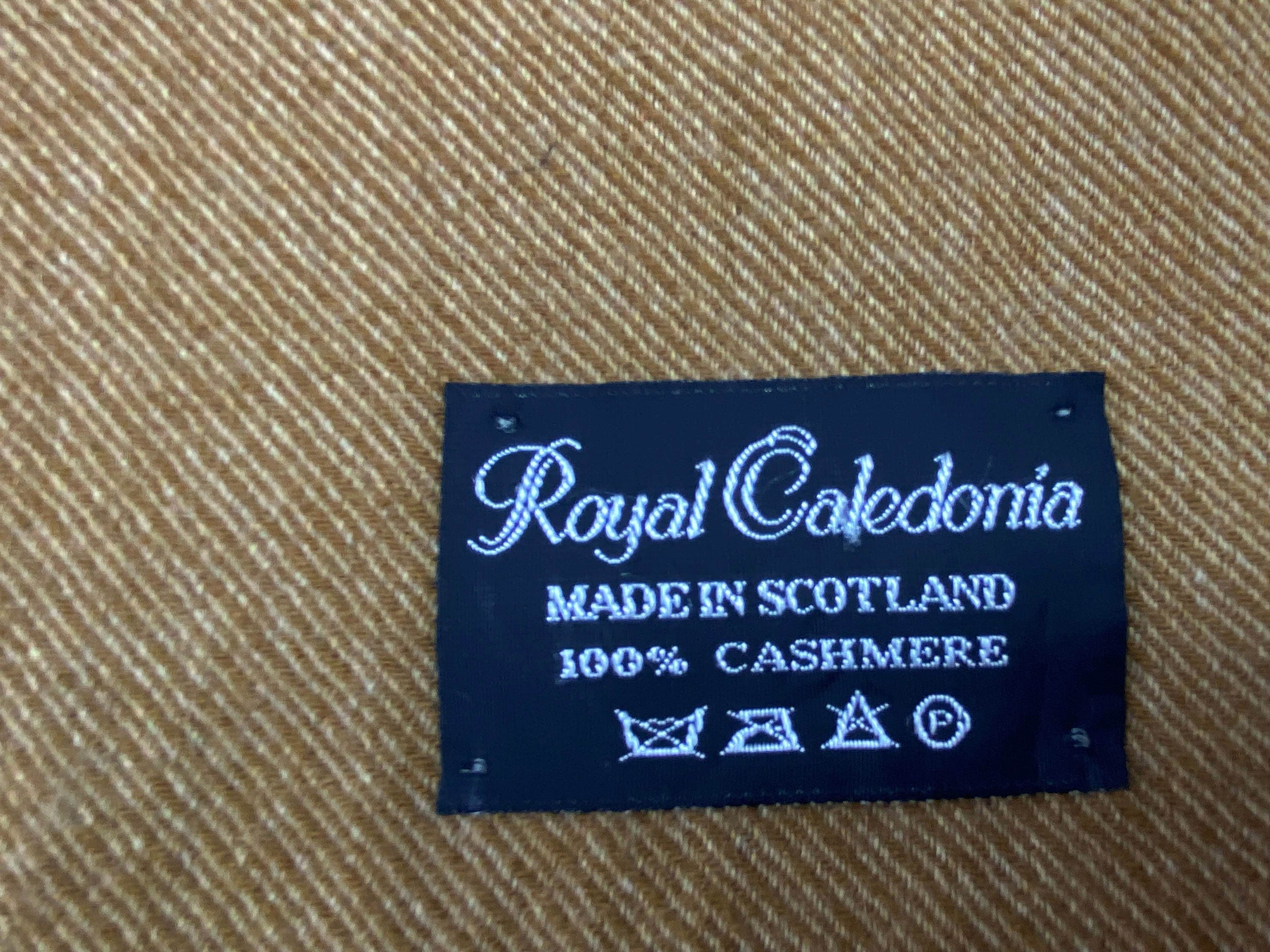 Vintage Royal Caledonia scarf Vintage Scarves Made in Scotland Size ONE SIZE - 10 Thumbnail