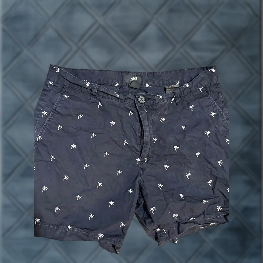 H&M H&M Chino Shorts Palm Tree Print Navy Blue Sz 33R Mens Size US 33 - 1 Thumbnail
