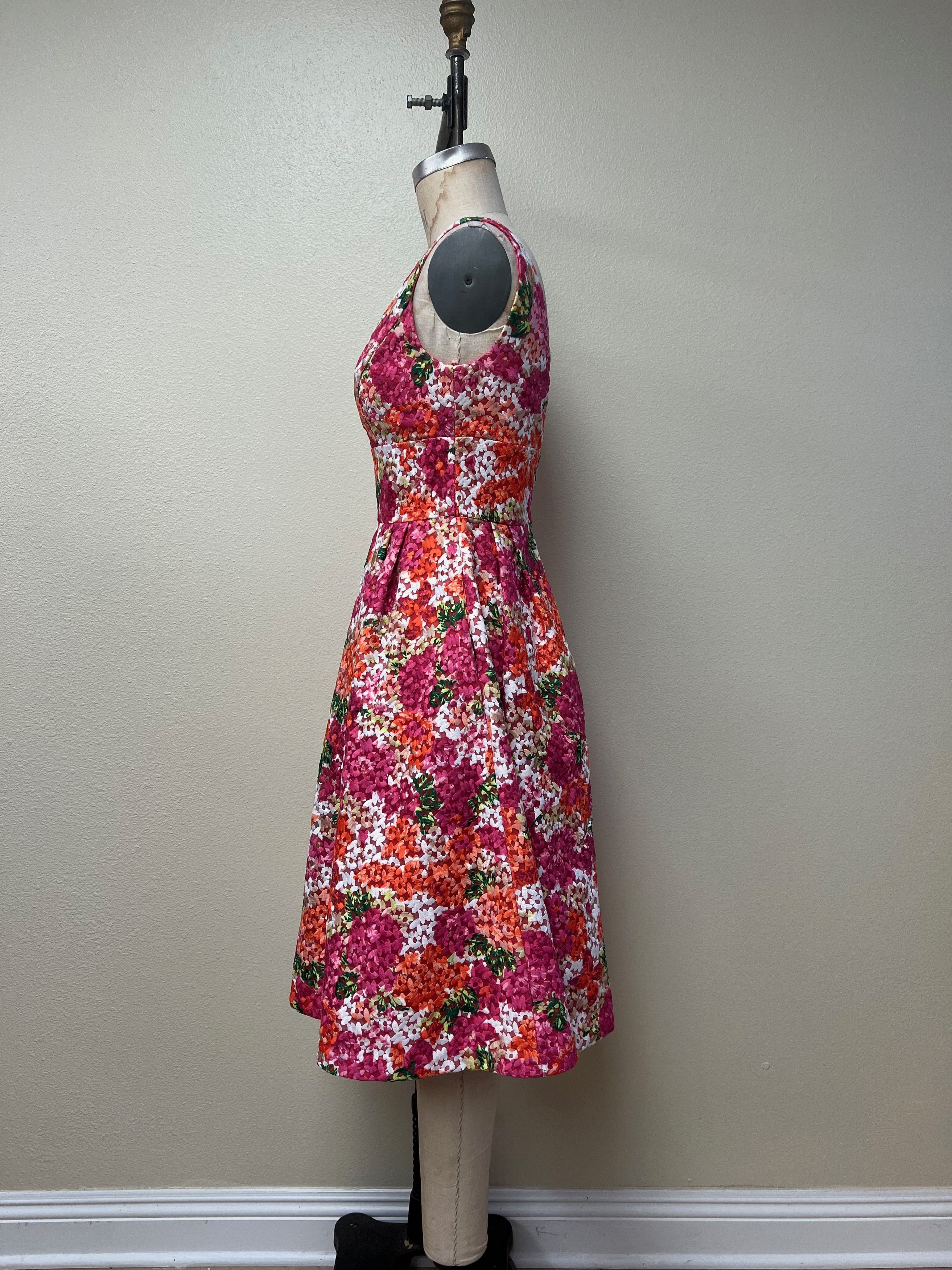 Monique Lhuillier EUC Monique Lhuillier Embroidered Riona Dress Size 4 $288 Size S / US 4 / IT 40 - 5 Thumbnail