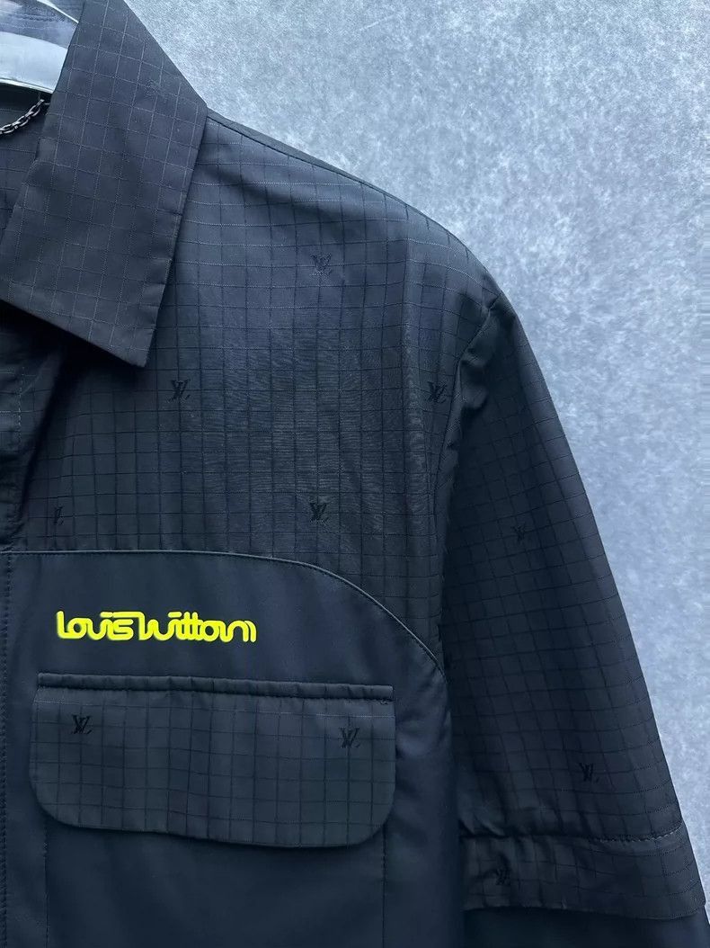 Louis Vuitton Louis Vuitton LOUIS VUITTON Logo Print Detachable Sleeve S Size US L / EU 52-54 / 3 - 5 Thumbnail
