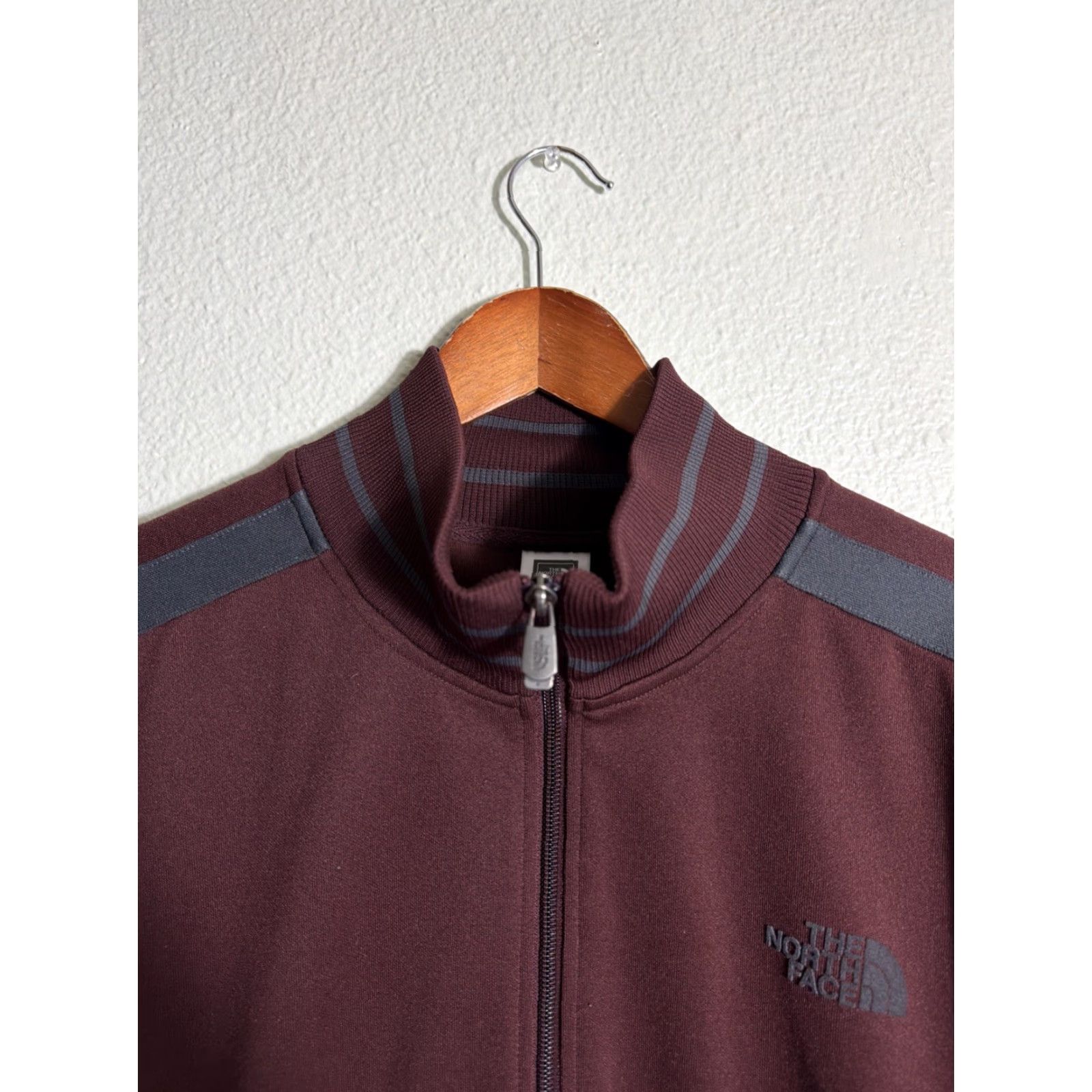 The North Face The North Face Mens Large Full Zip Track Jacket Maroon Gray Stripe Large Men Jacket The North Face Mens Full Zip Track Jacket Maroon Gray Stripe Size US L / EU 52-54 / 3 - 3 Thumbnail