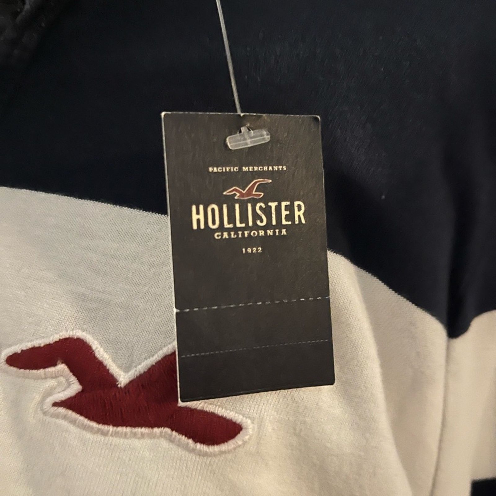Hollister NWT Hollister Top Size M Size US M / EU 48-50 / 2 - 2 Thumbnail
