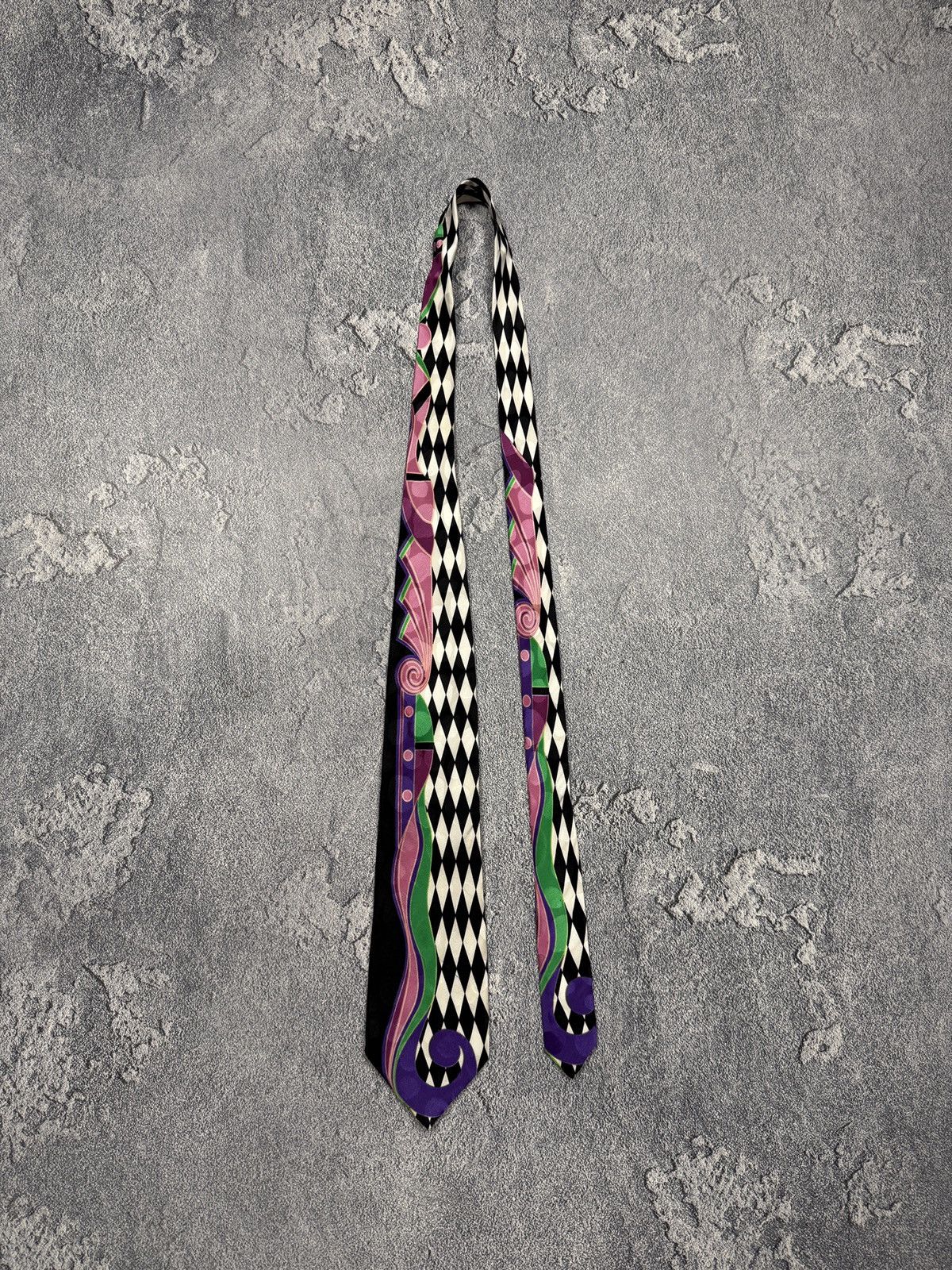 Versace Vintage V2 by Versace Silk Tie Made in Italy Size ONE SIZE - 1 Thumbnail
