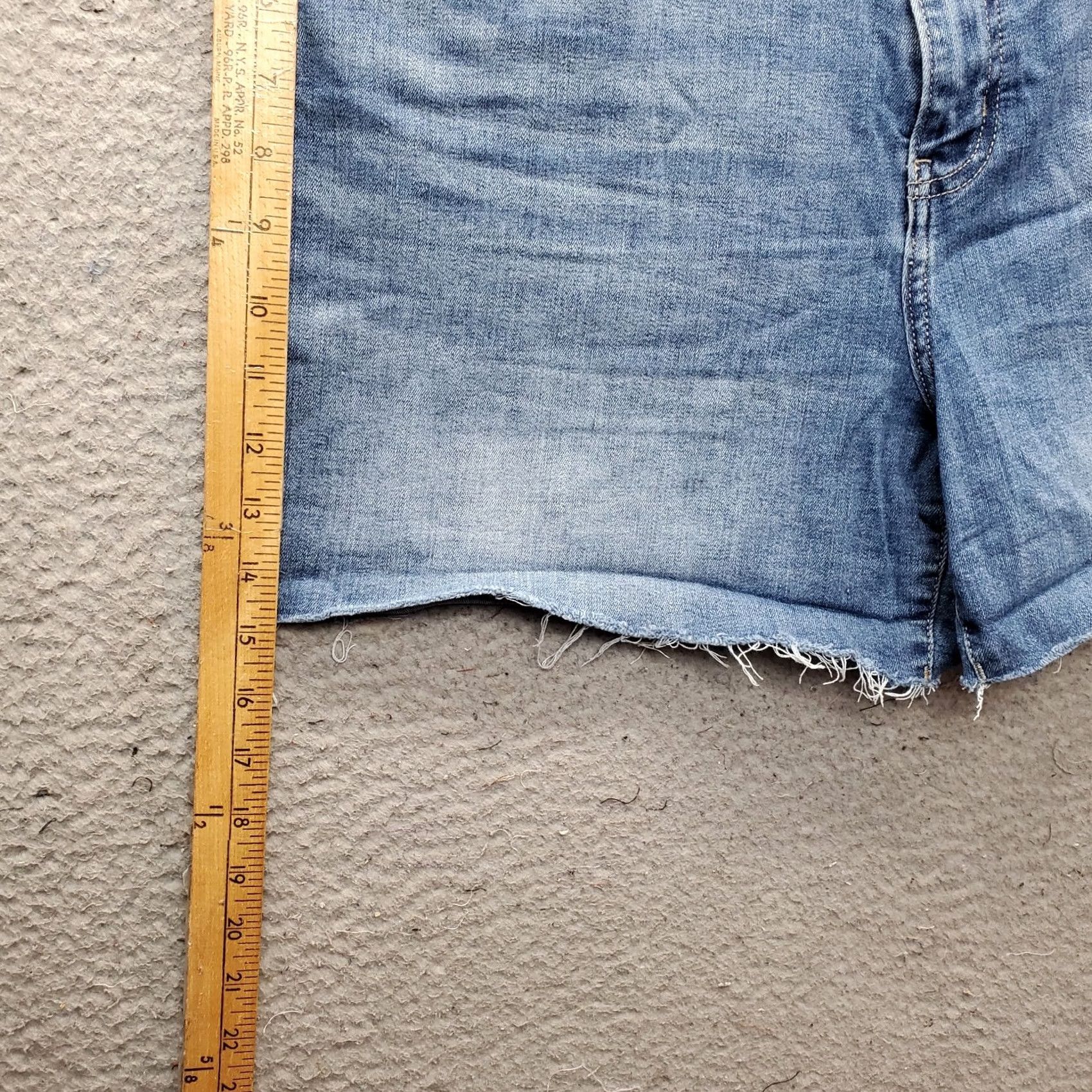 Calvin Klein Calvin Klein Womens Jeans Shorts 32 Blue Denim High-Rise Cut-Off Size 24" / US 00 / IT 34 - 3 Thumbnail
