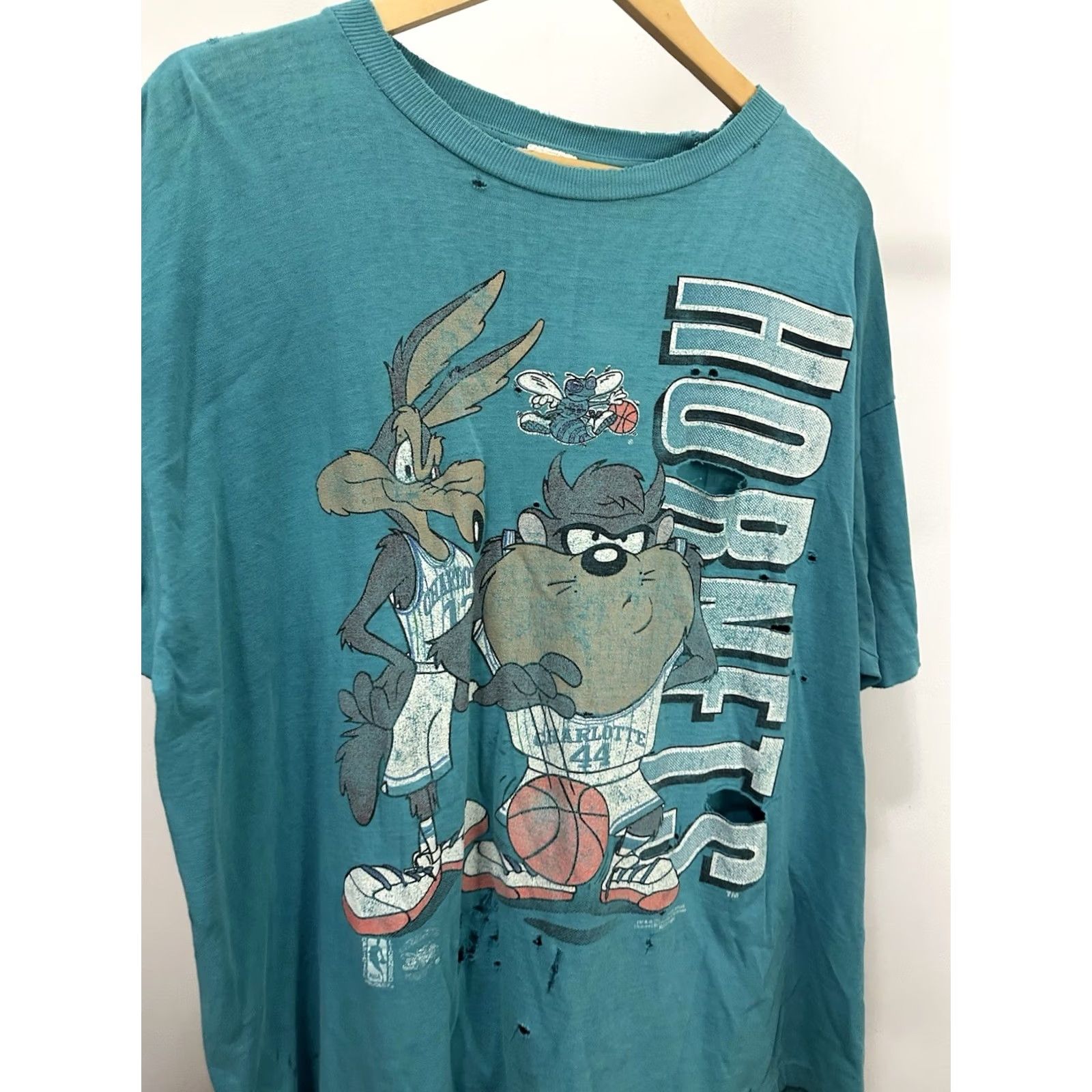 NBA VTG 90s Charlotte Hornets Taz Wile Looney Tunes NBA Distressed Worn Thrashed T-Shirt 2XL Teal Mens Size US XXL / EU 58 / 5 - 3 Thumbnail