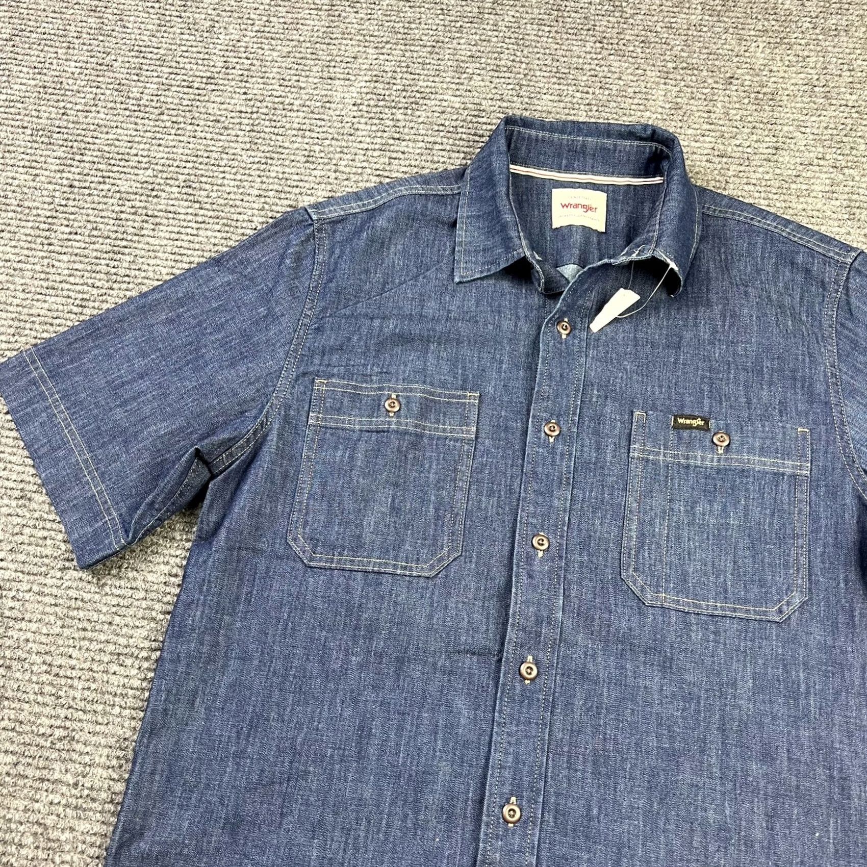 Wrangler VINTAGE? No. Wrangler Blue Denim Button-Up Shirt Mens L Short Sleeve Western Casual Shirt Size US L / EU 52-54 / 3 - 7 Thumbnail
