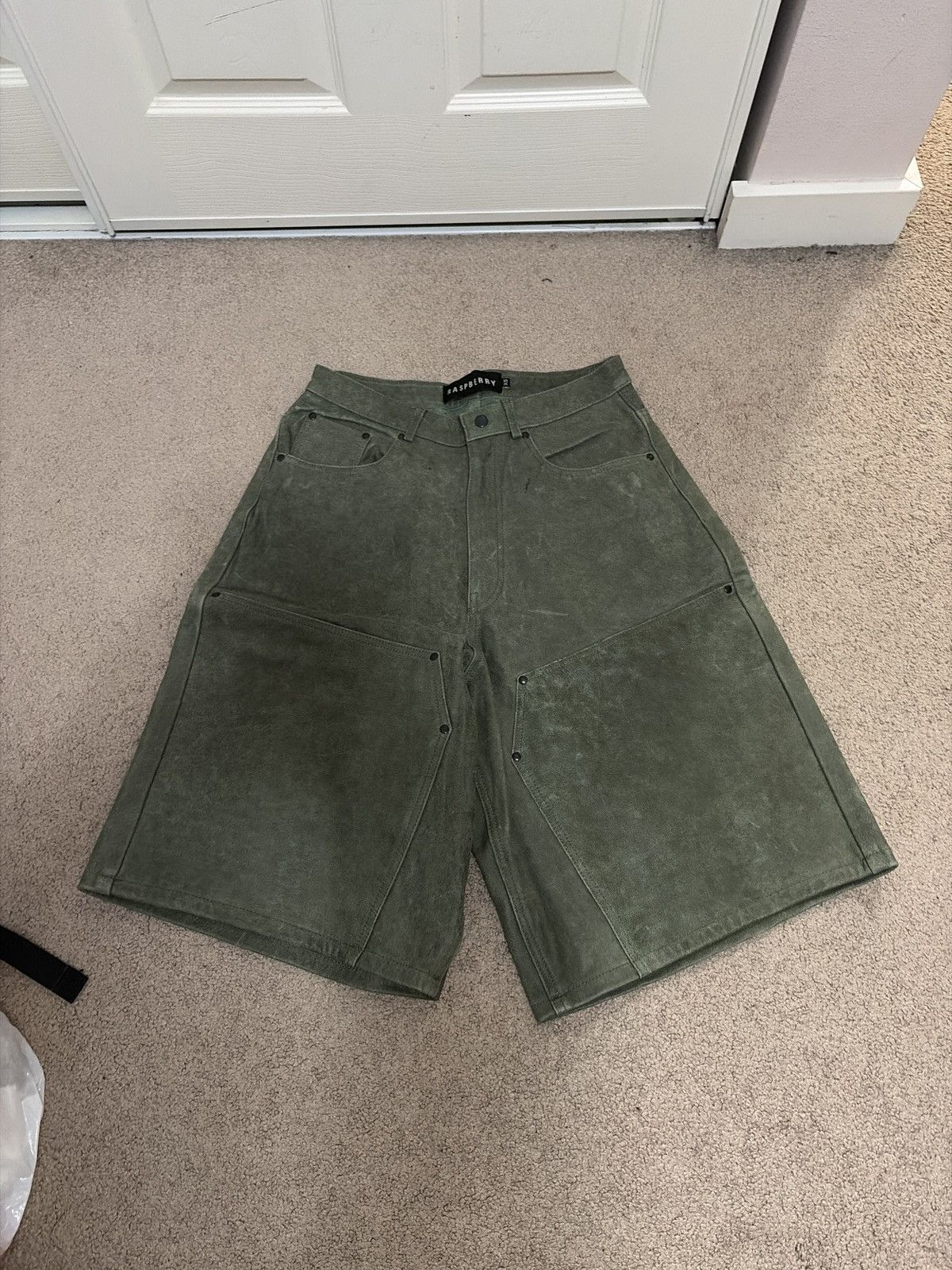 The GV Gallery Raspberry Hills Army Green Shorts Size US 28 / EU 44 - 1 Thumbnail