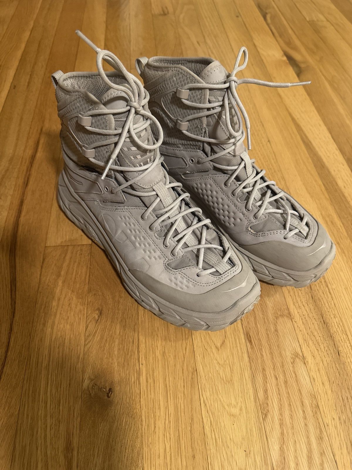 Hoka Hoka One One Tor Ultra Hi Size US 9.5 / EU 42-43 - 2 Thumbnail