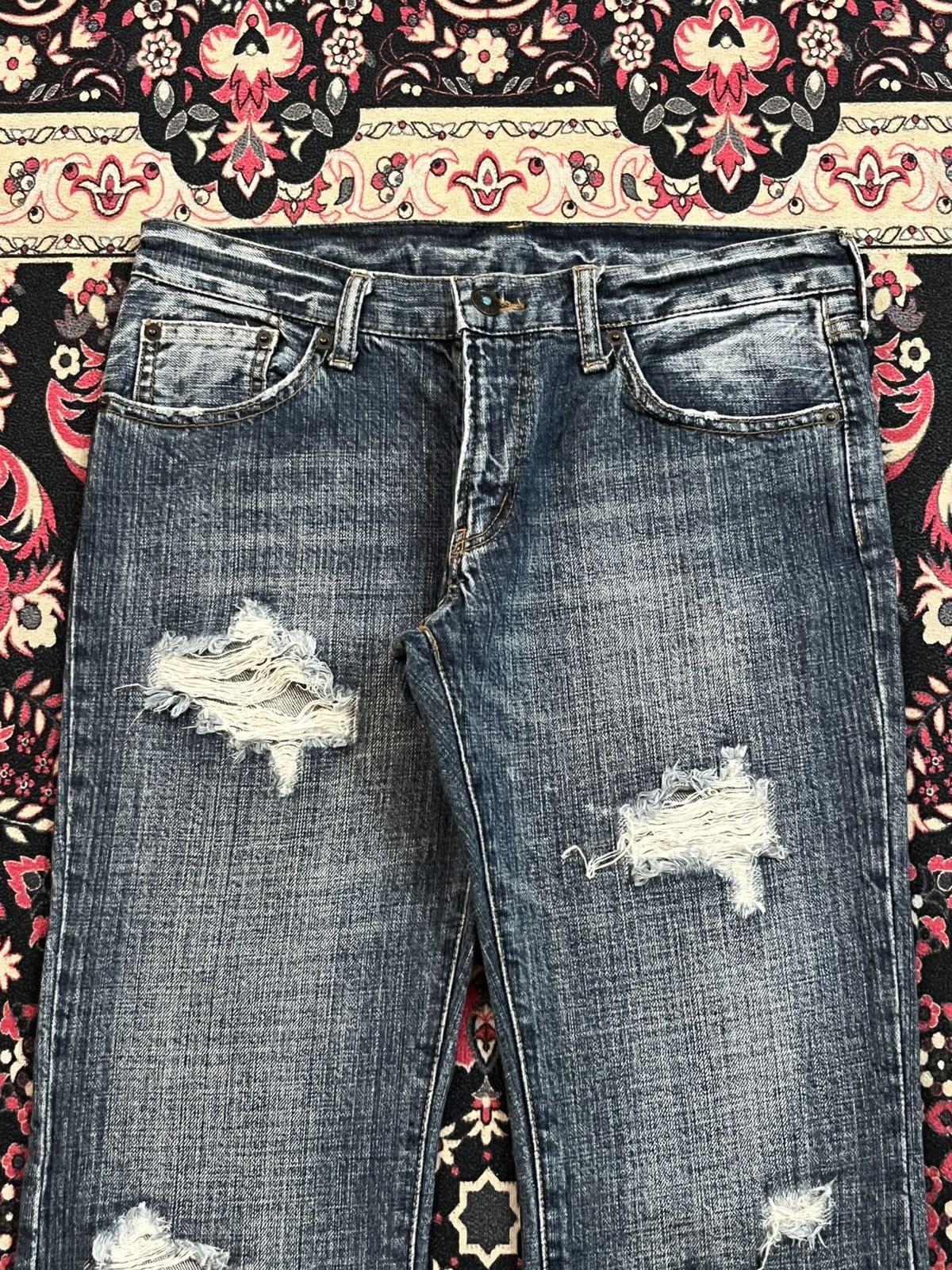 Japanese Brand Japanese Blue Washed Distress Dagger Embroidery Flare Jeans Size 30" / US 8 / IT 44 - 4 Thumbnail