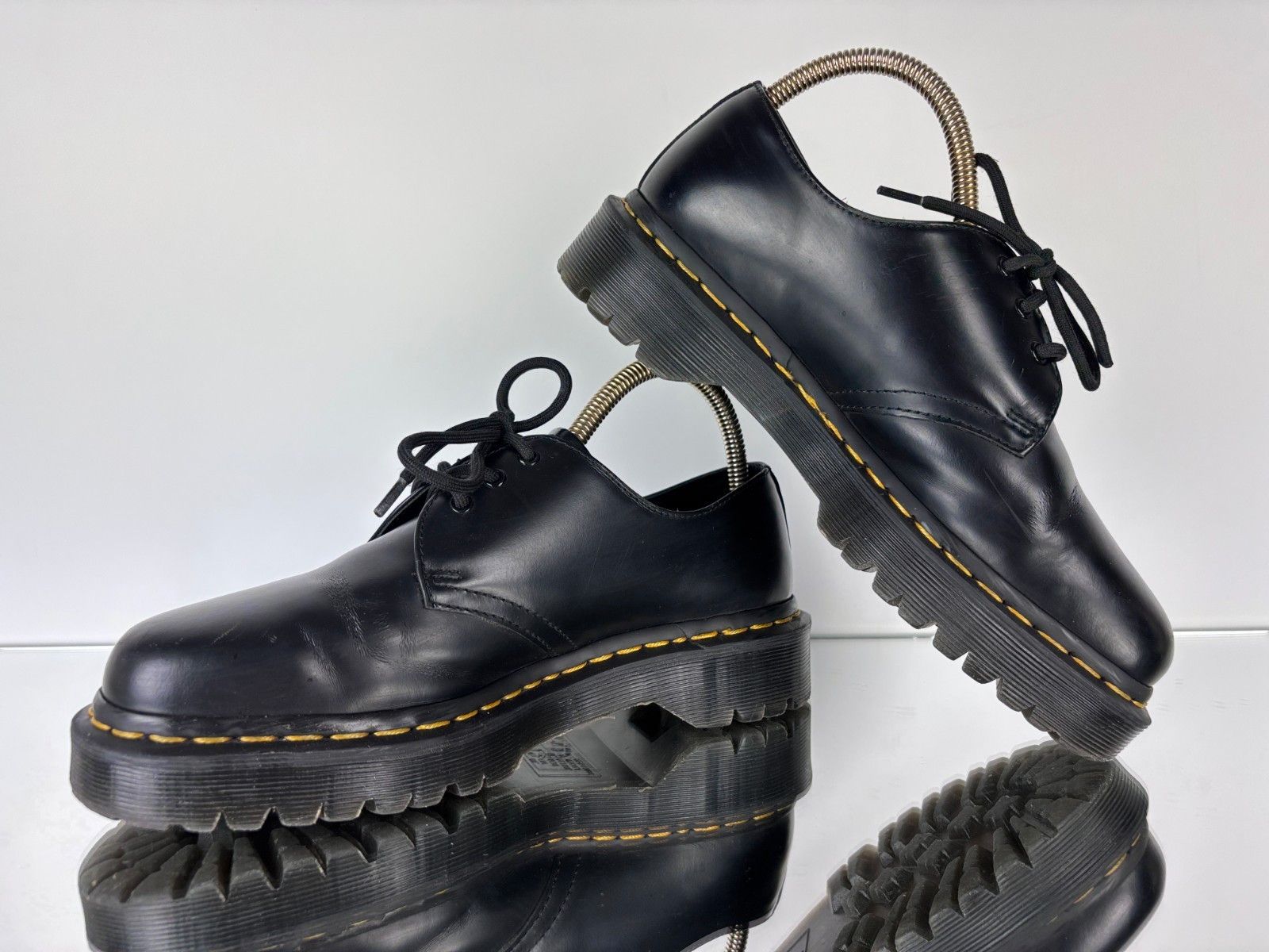 Dr. Martens Womens Dr. Martens 21084 Oxford Leather Shoes 39 / US 8 Size US 8 / IT 38 - 4 Thumbnail
