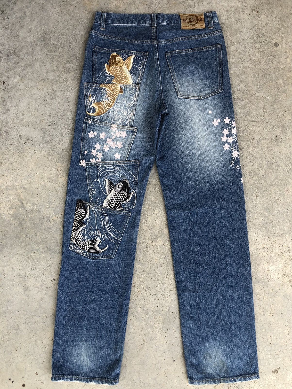 Karakuri Tamashii Embroidered Jeans Distressed