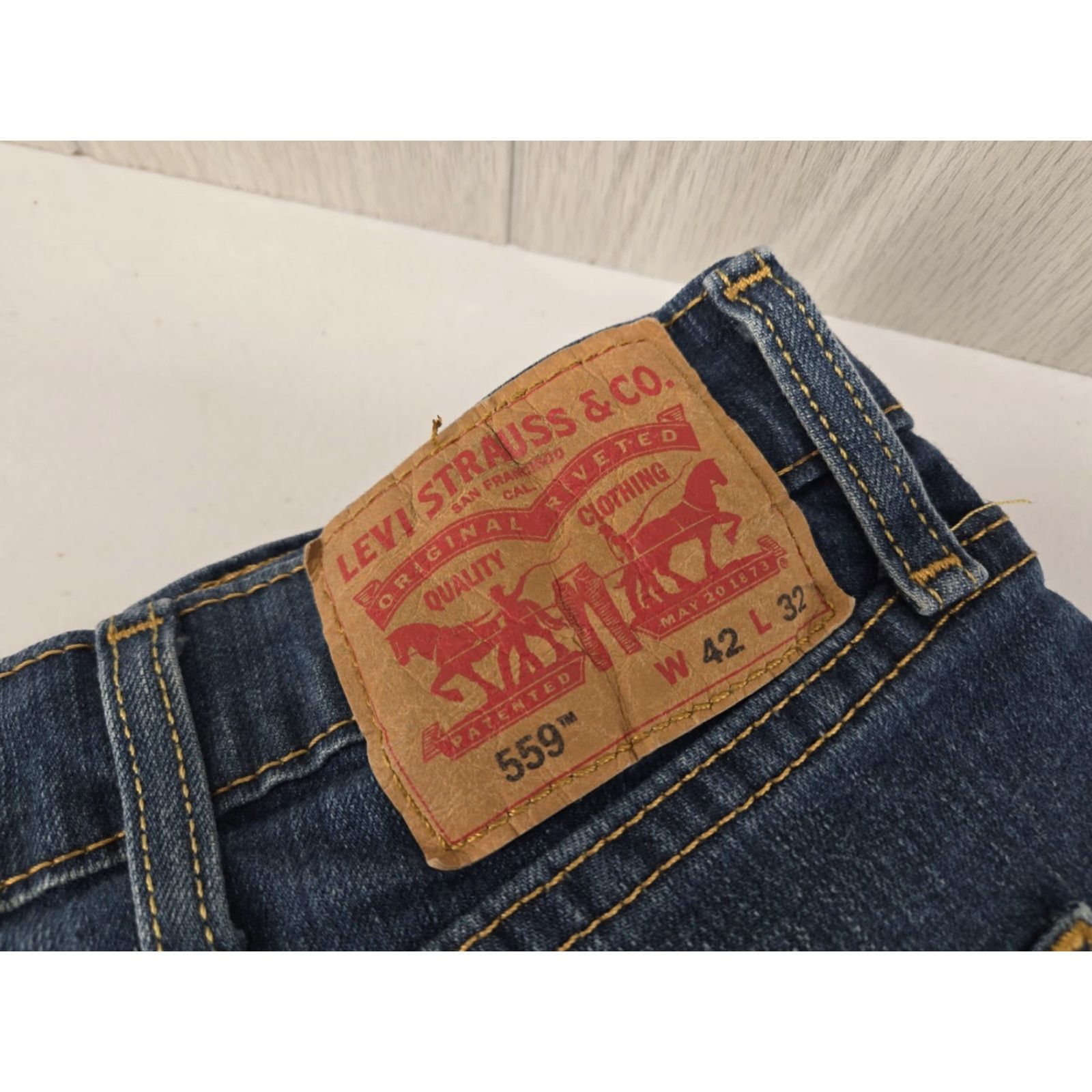 Levi's VINTAGE? No. Levi's 559 Jeans 42x32 Blue Dark Wash Denim Pants Mens Regular 42 Inseam 32 Leg Opening 9" 5-Pocket Design Size US 42 / EU 58 - 4 Thumbnail