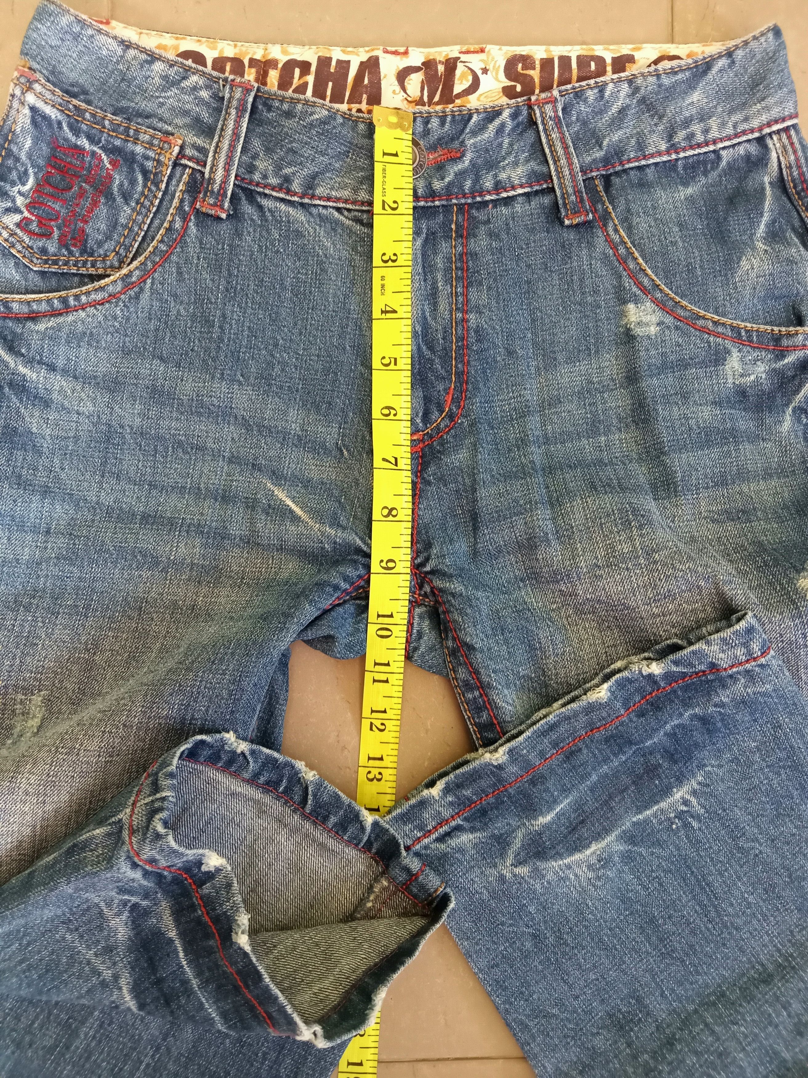 Gotcha Surfstyle Spell Out Distressed Jeans
