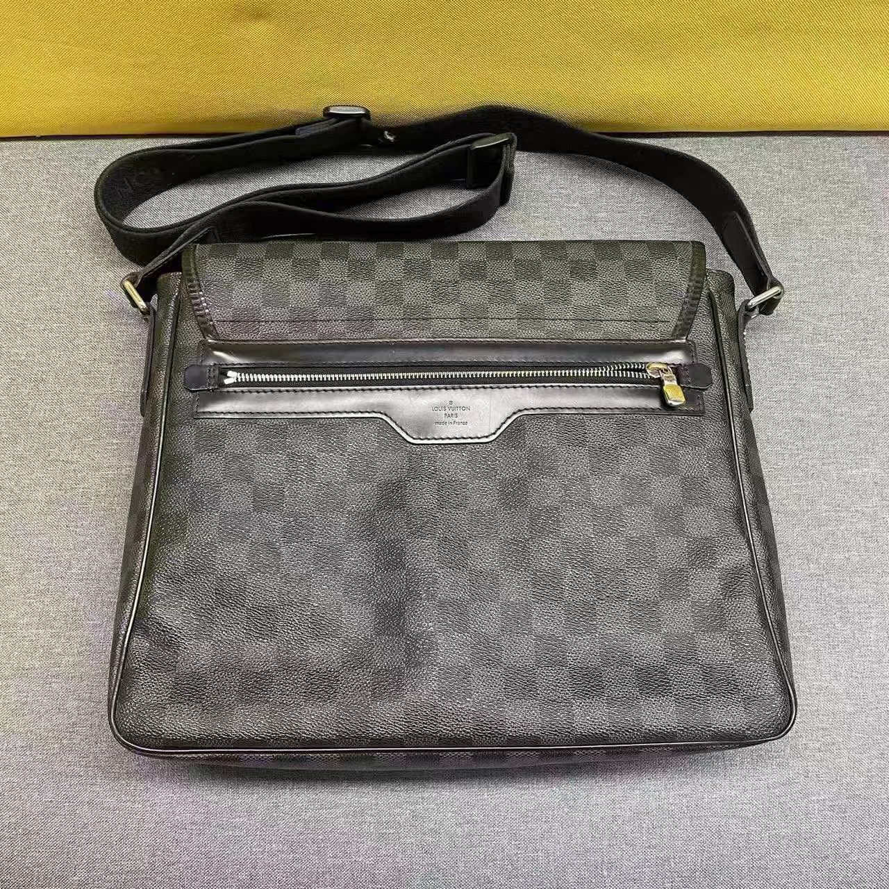 Louis Vuitton Louis Vuitton Men's Crossbody Bag K15 Size ONE SIZE - 2 Thumbnail