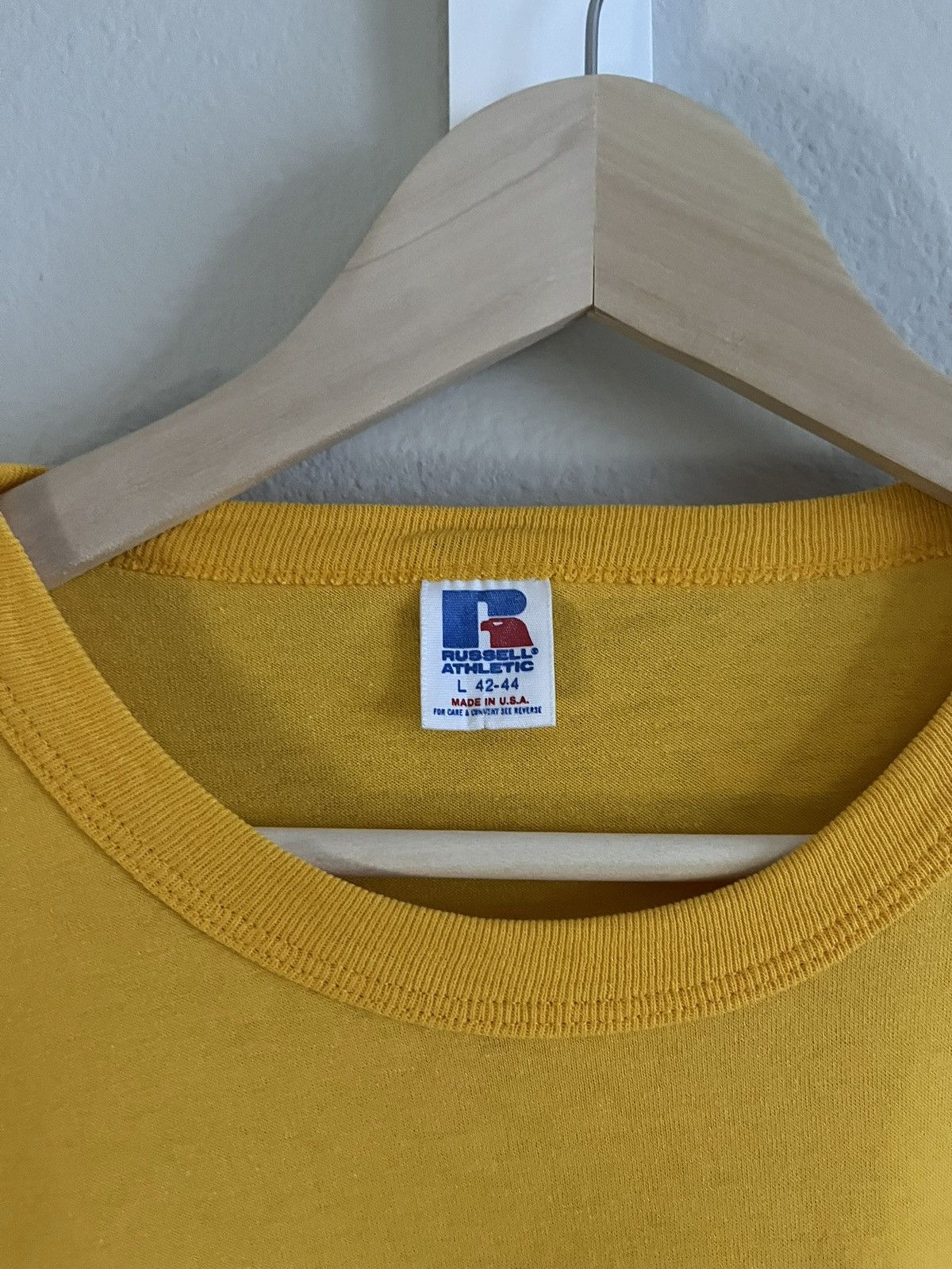 Vintage Vintage Russell Athletic Yellow Blank Tee Size US L / EU 52-54 / 3 - 2 Thumbnail