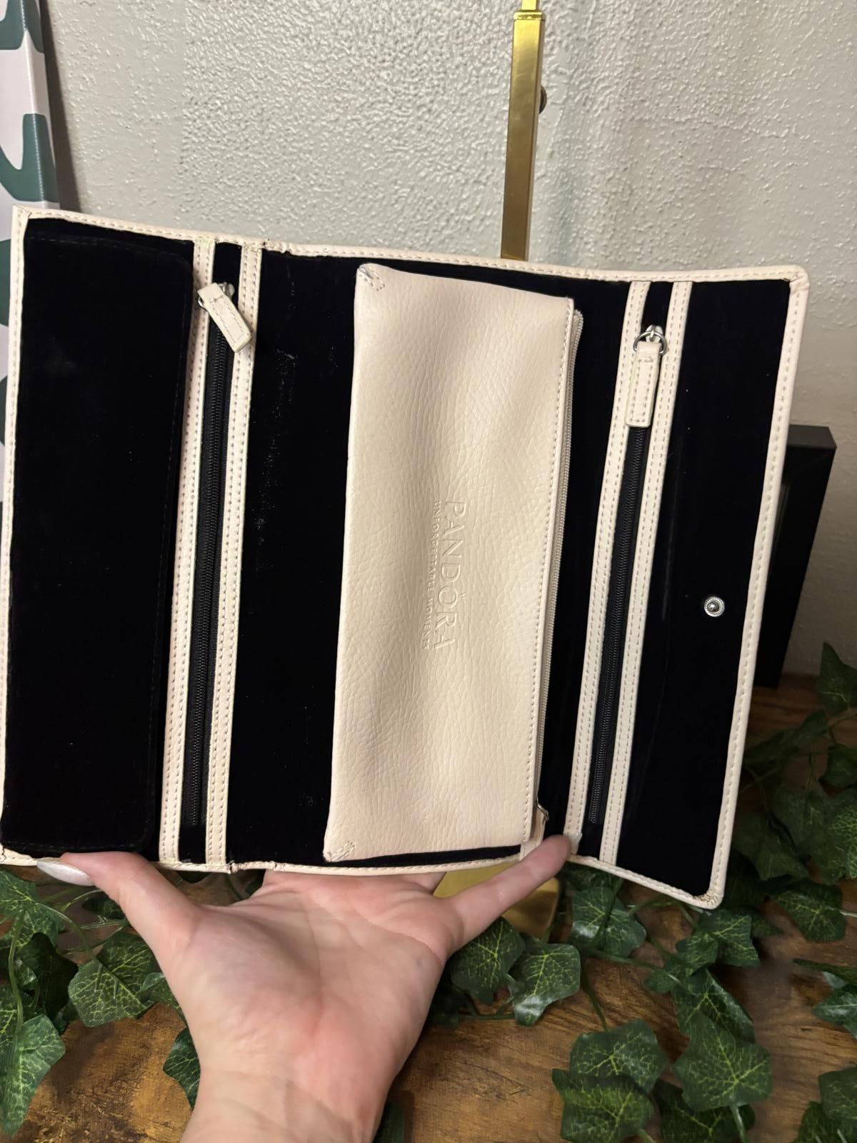 pandora Pandora Cream & Black Leather Jewelry Holder Velvet Interior Size ONE SIZE - 4 Thumbnail