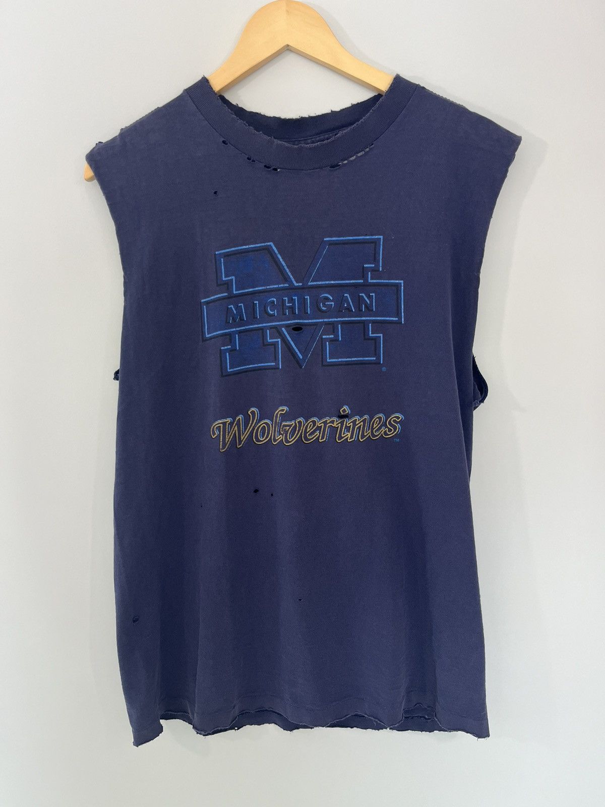 Vintage Thrashed Michigan Wolverines Cut Off College Tee Size US L / EU 52-54 / 3 - 1 Thumbnail