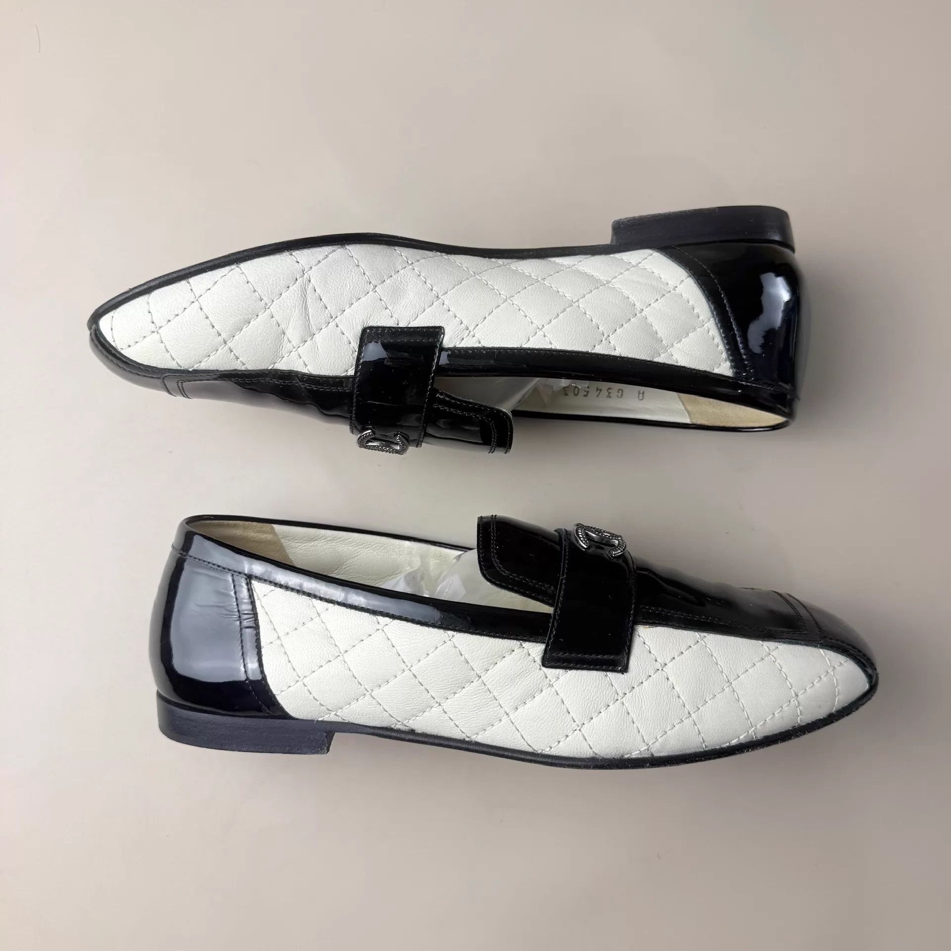 Chanel CHANEL Black & Gold CC Quilted Pumps 36.5 99New Size US 6 / IT 36 - 4 Thumbnail