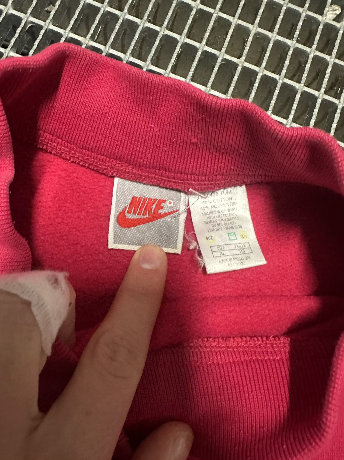 Nike Vintage 90s Nike sweatshirt big center logo Size US L / EU 52-54 / 3 - 3 Thumbnail